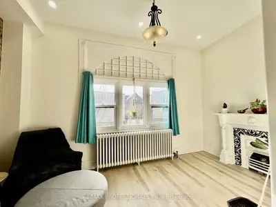 926 Bloor Street W 1, Toronto W02, On M6h 1l4