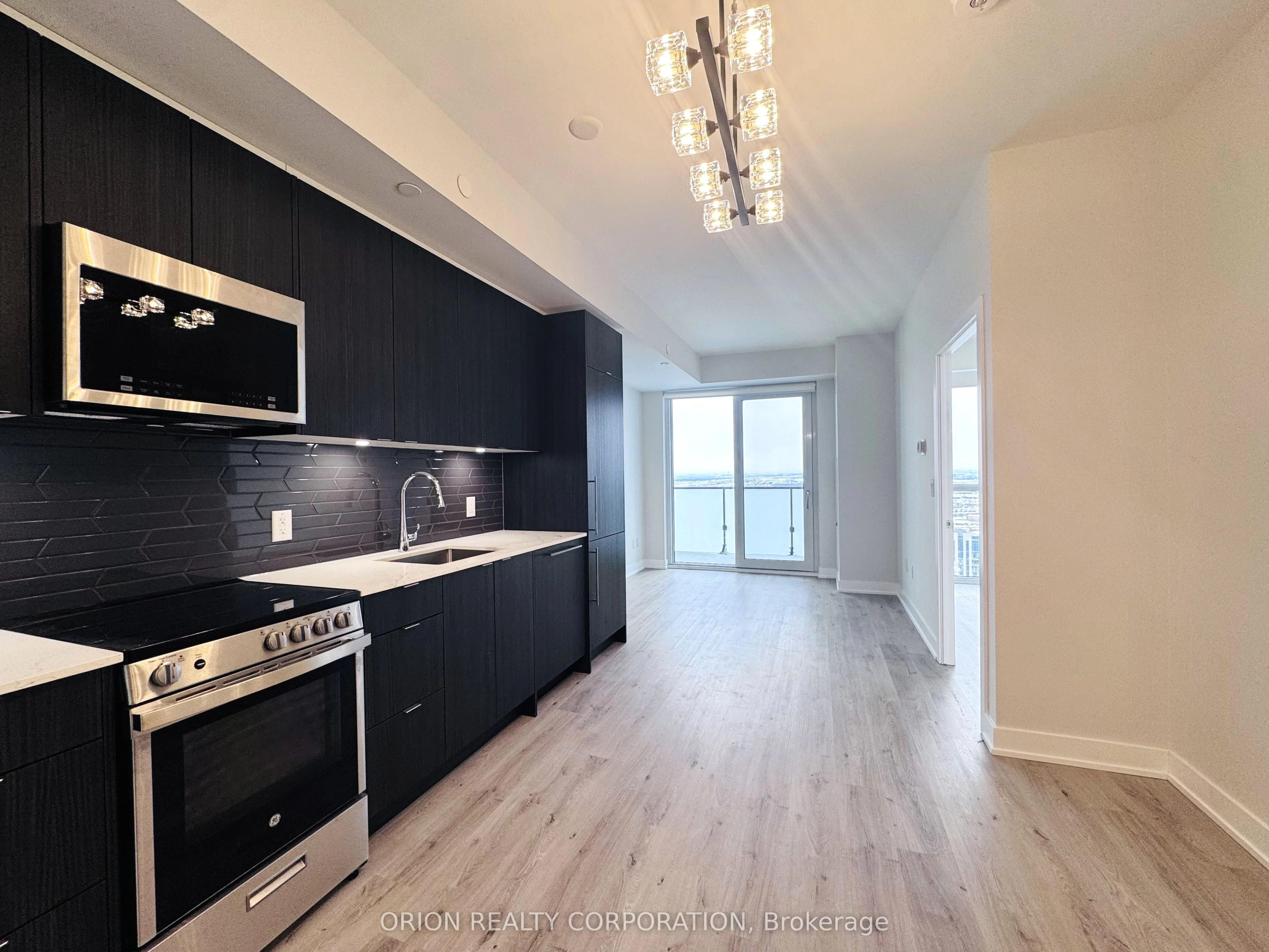 4130 Parkside Village Drive 3503, Mississauga, On L5b 3m8