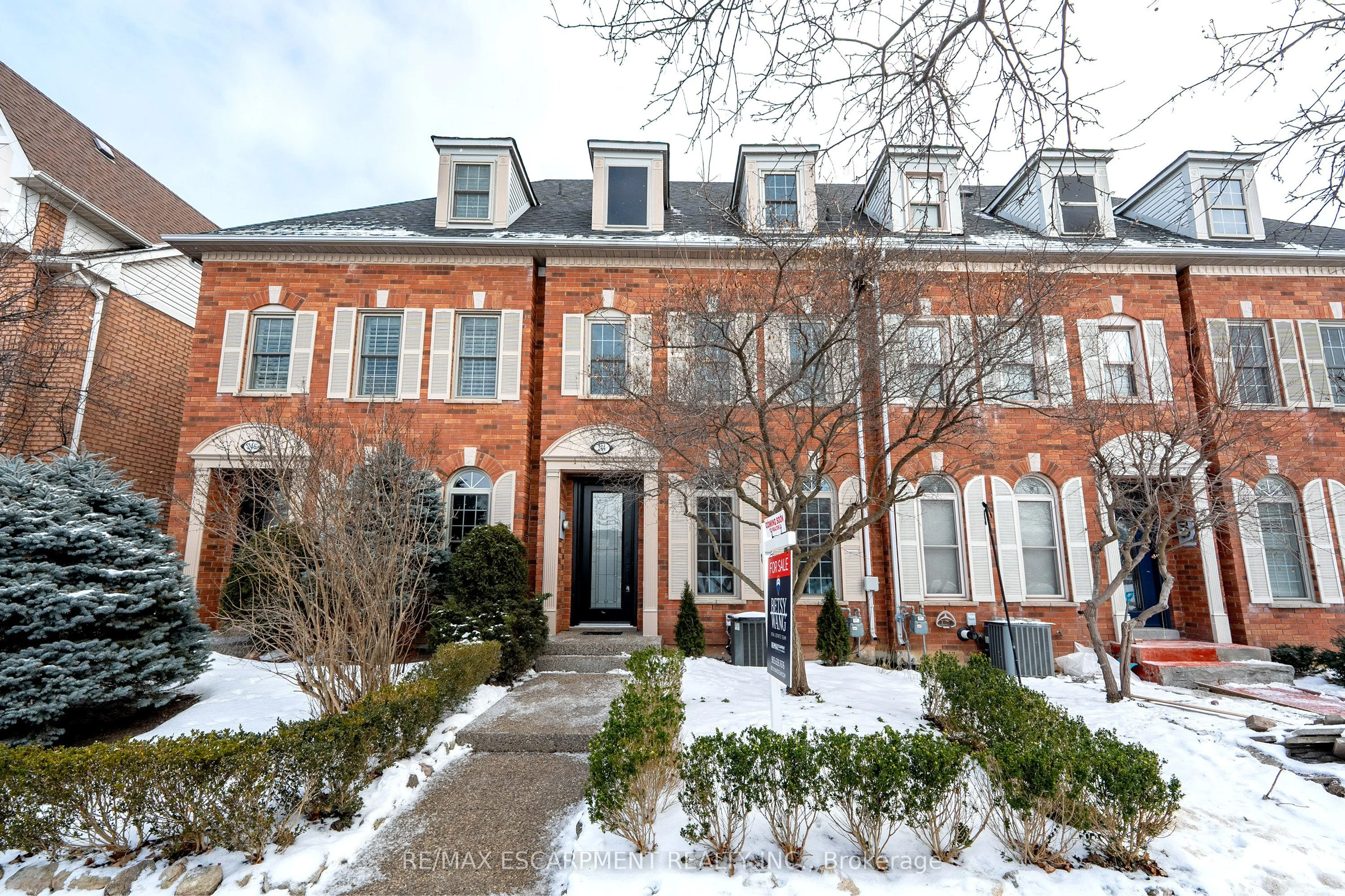 Att/Row/Townhouse in Oakville