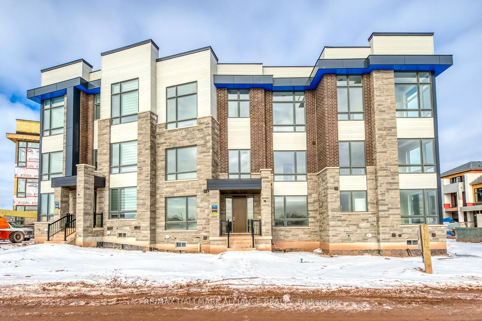 Att/Row/Townhouse in Oakville