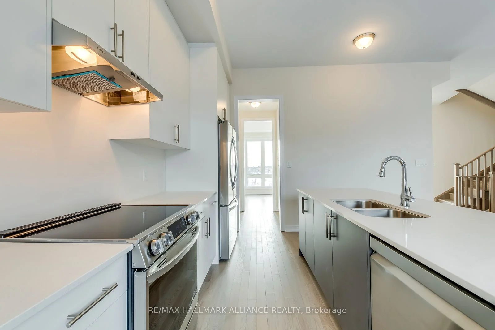 3038 Perkins Way, Oakville, ON L6H 7G1
