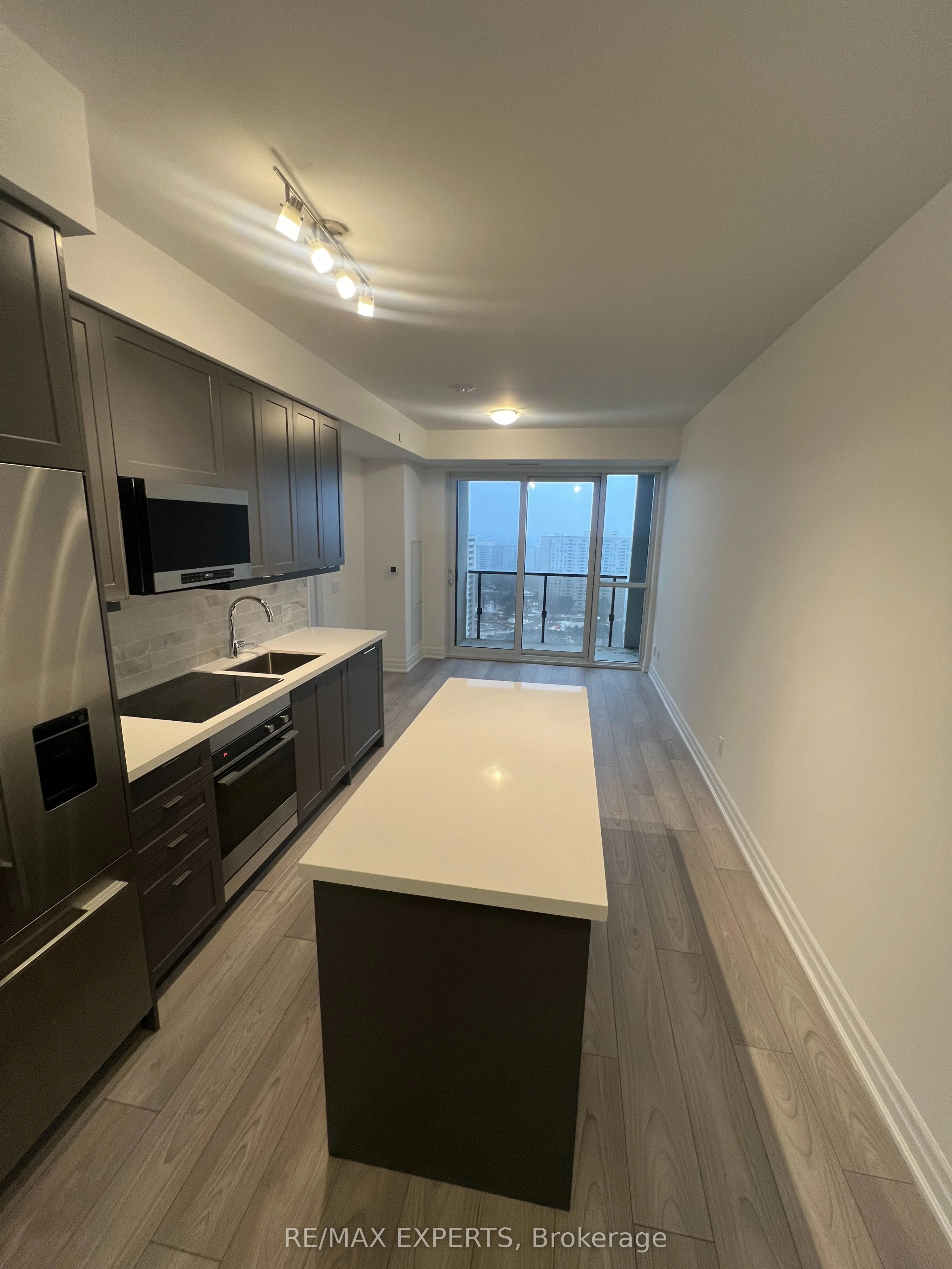 30 Elm Drive W 1702, Mississauga, ON L5B 0N6