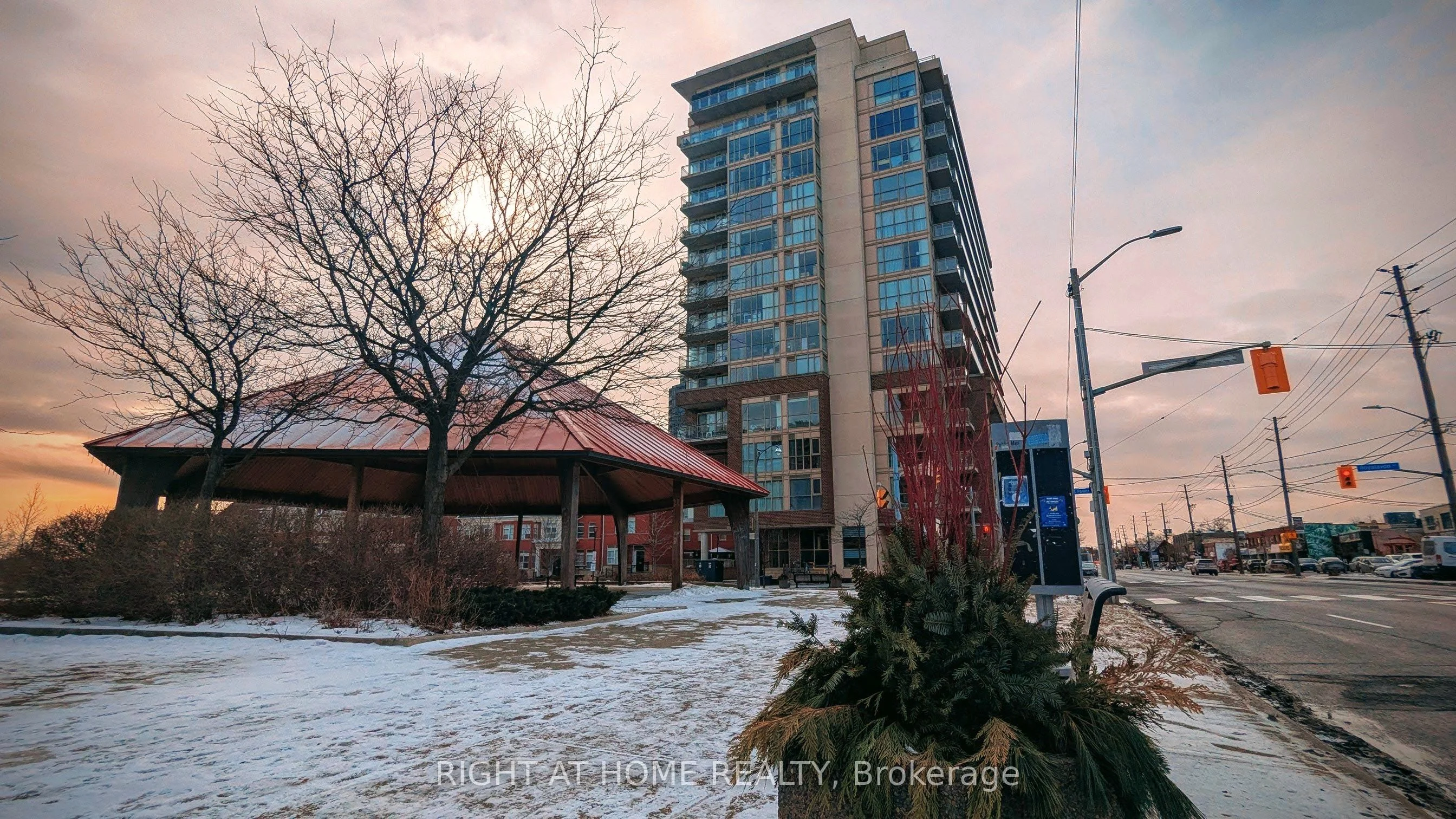 5101 Dundas Street W 906, Toronto W08, ON M9A 5G8