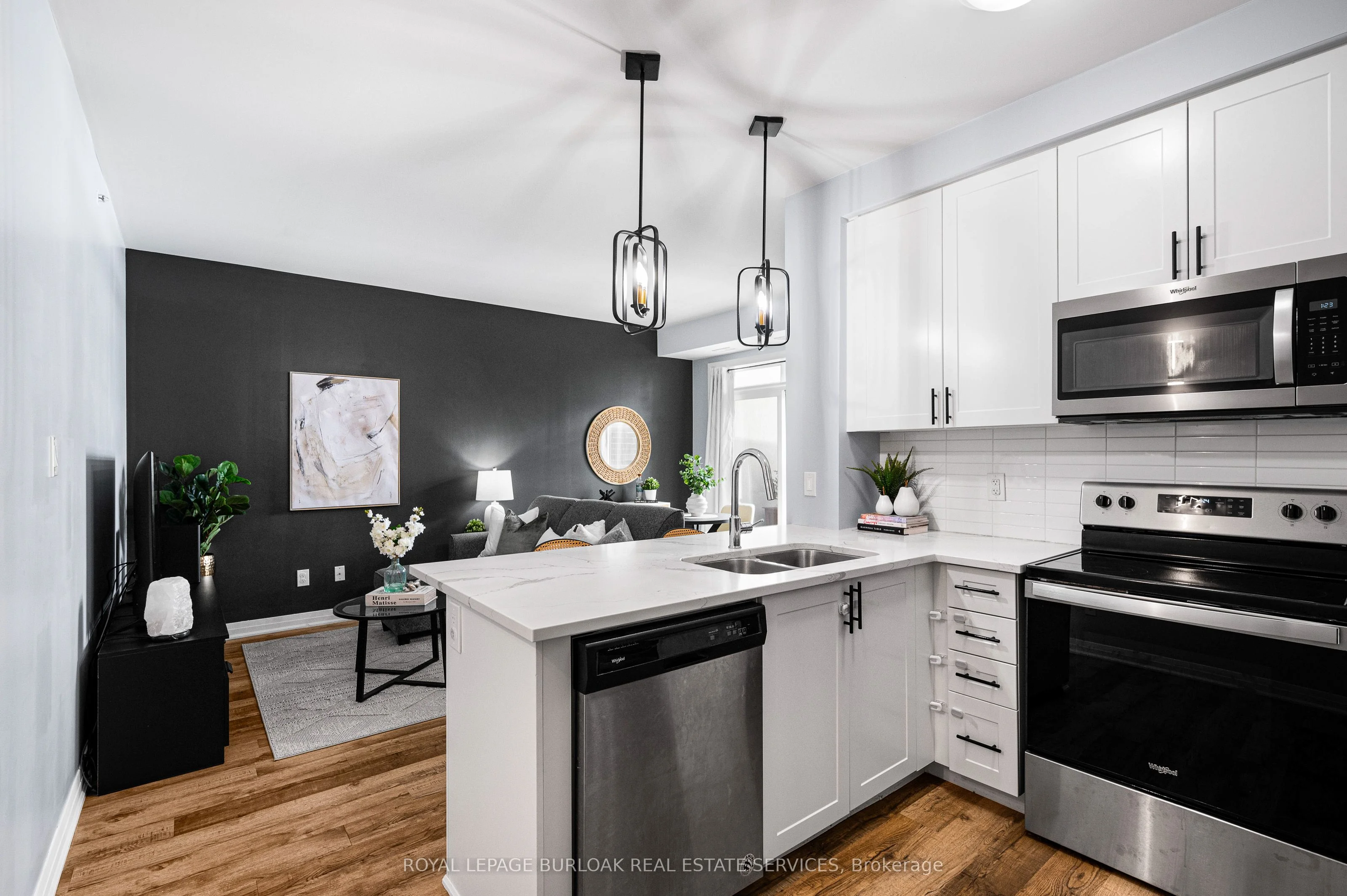 Condo Apartment in Milton