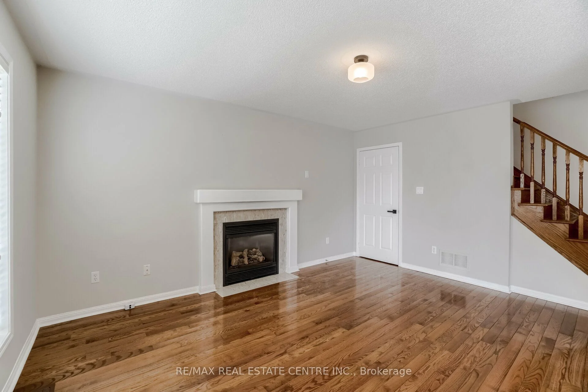 2298 Grand Oak Trail Upper, Oakville, ON L6M 4X2