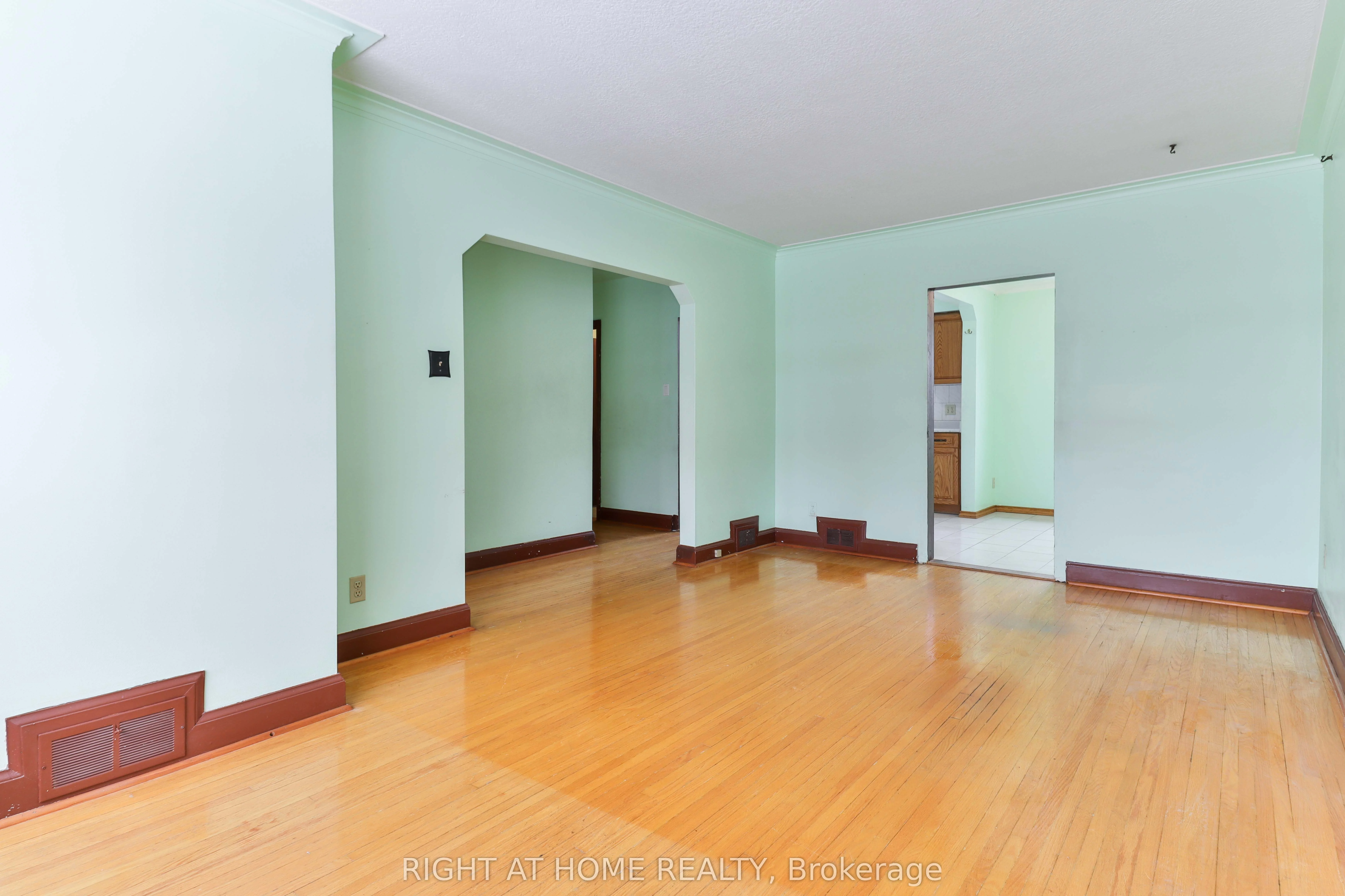 49 Dixon Road, Toronto W09, ON M9P 2L5