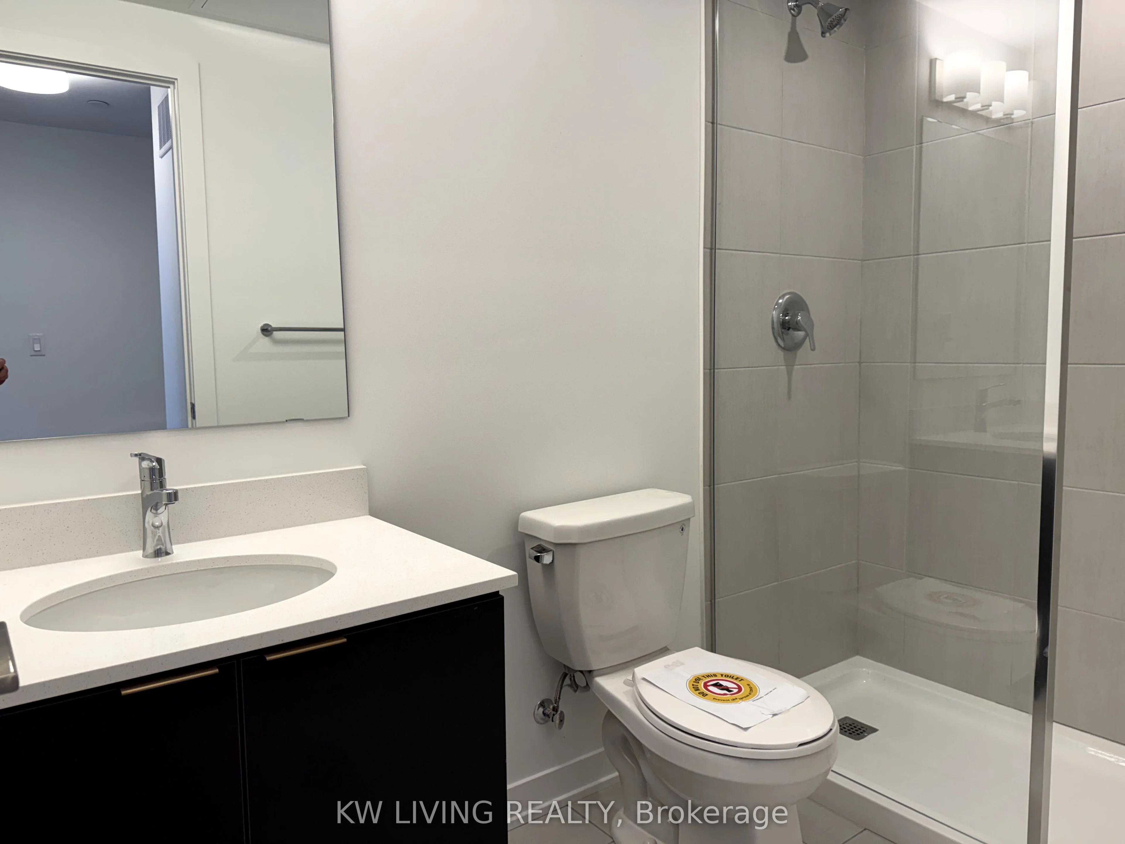 4015 Hickory Drive TH06, Mississauga, ON L4W 1L1