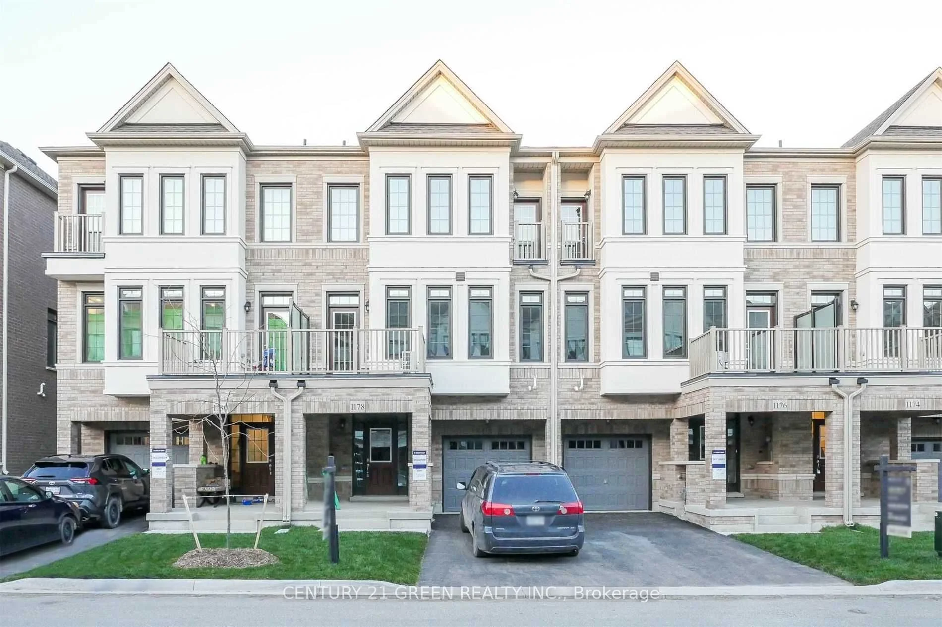 Att/Row/Townhouse in Milton