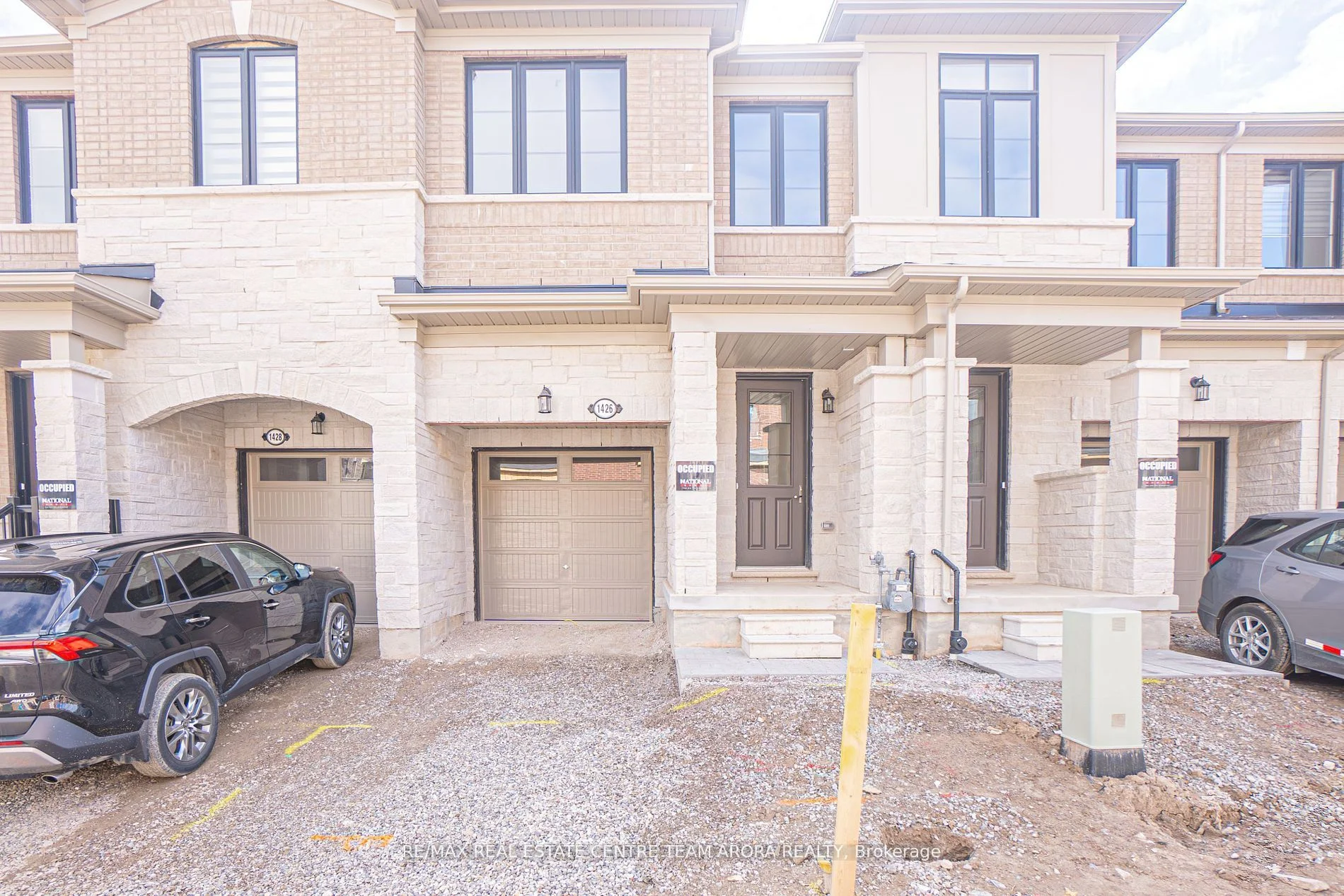 Att/Row/Townhouse in Burlington