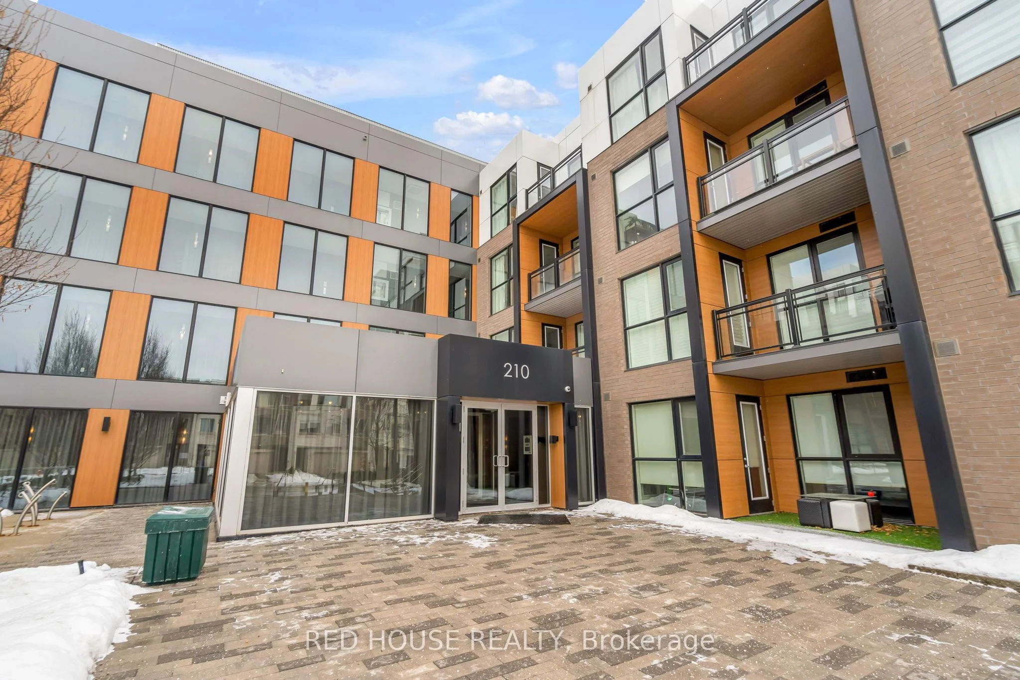 Condo Apartment in Oakville