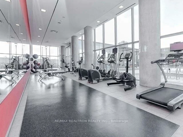 105 The Queensway Avenue 614, Toronto W01, ON M6S 5B5