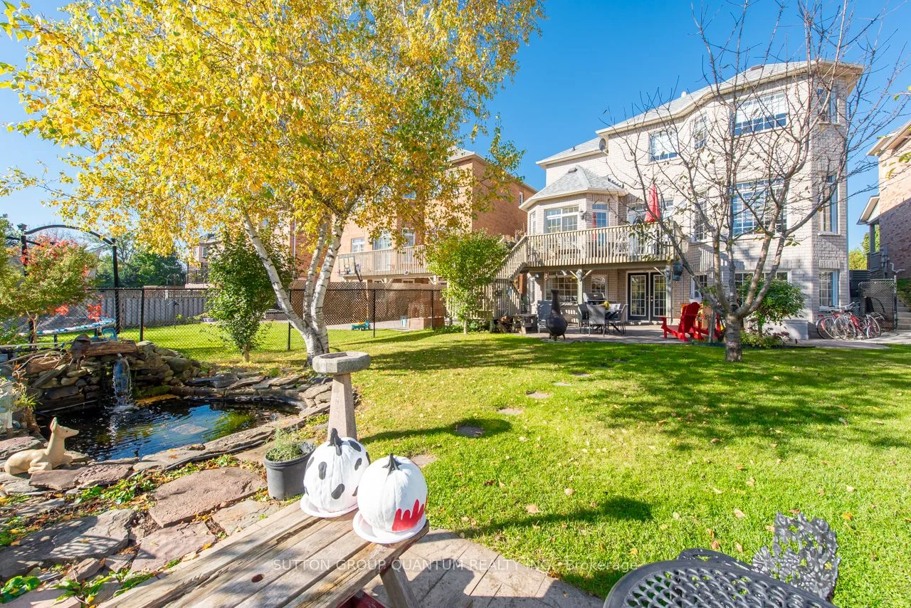 828 Craig Carrier Court, Mississauga, ON L5W 1A6