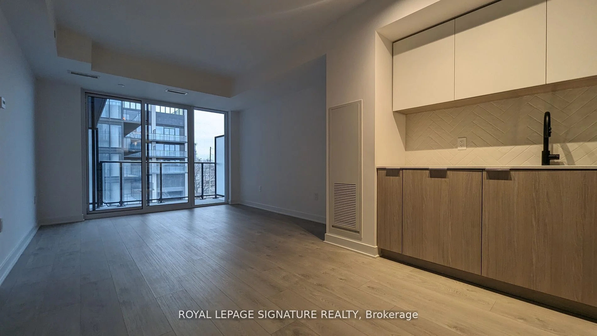 36 Zorra Street 408, Toronto W08, On M8z 1r7
