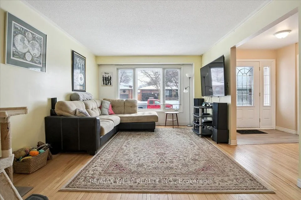 3346 Juanita Court, Mississauga, ON L5A 3J6