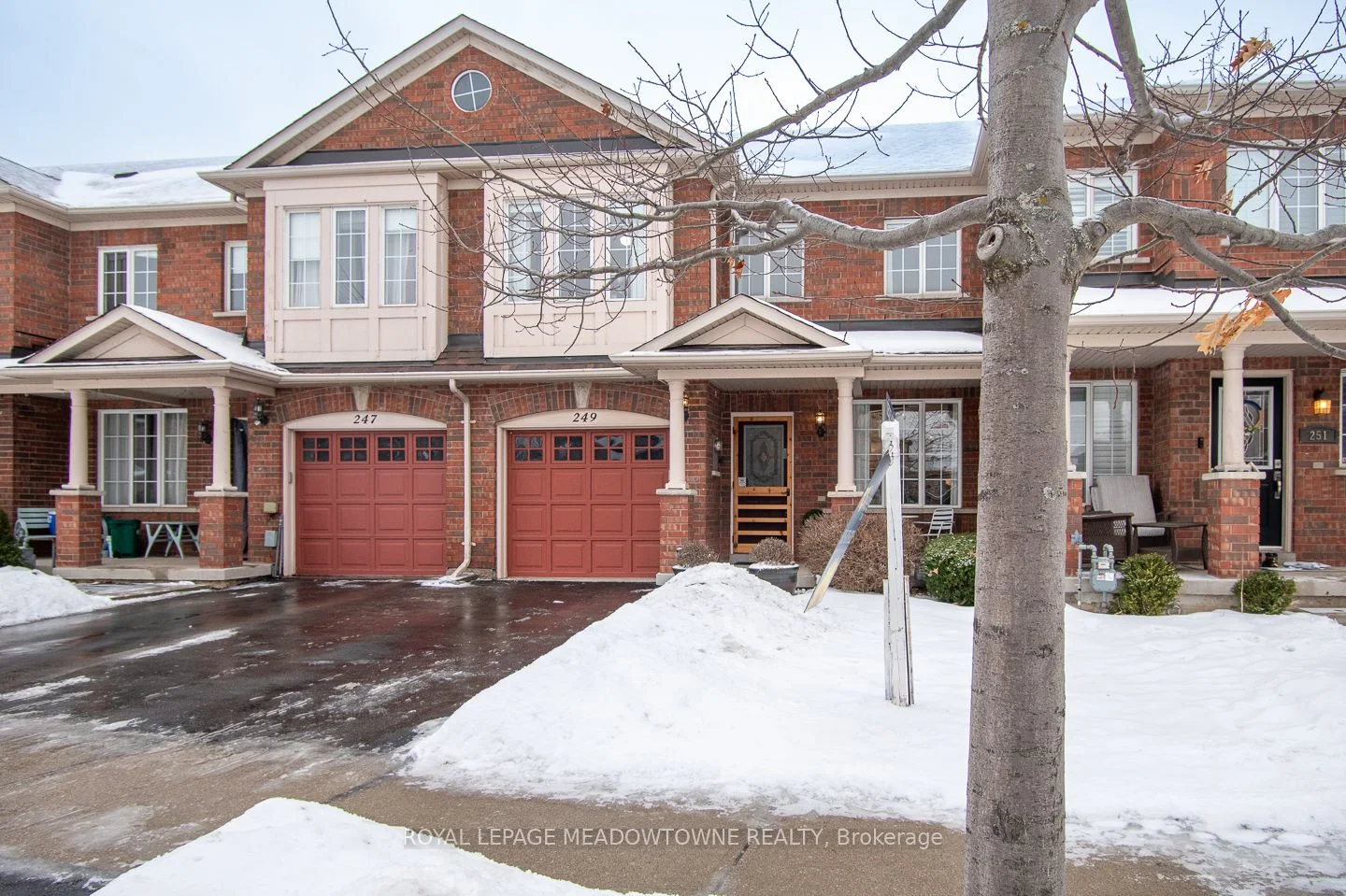 Att/Row/Townhouse in Milton