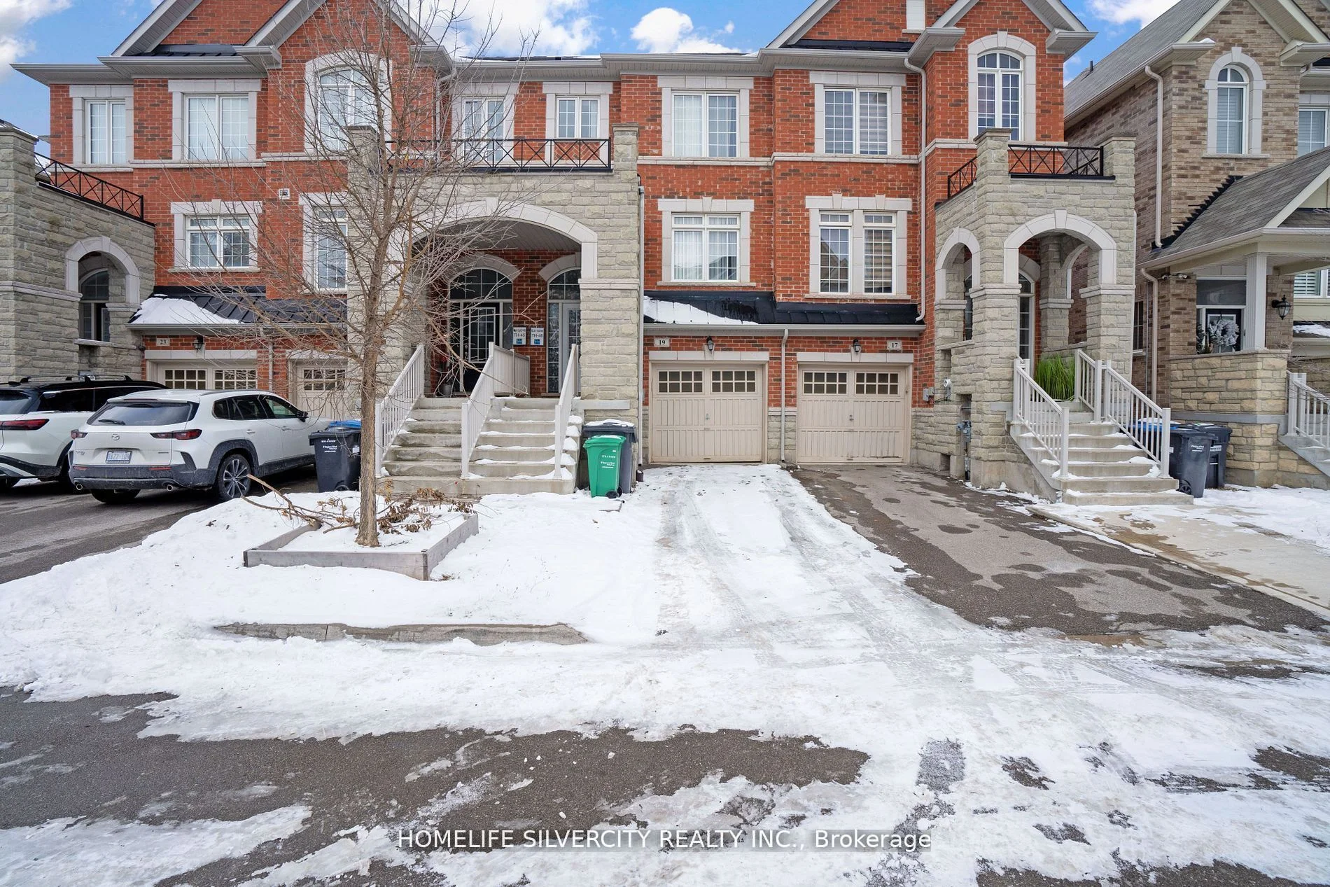 Att/Row/Townhouse in Brampton
