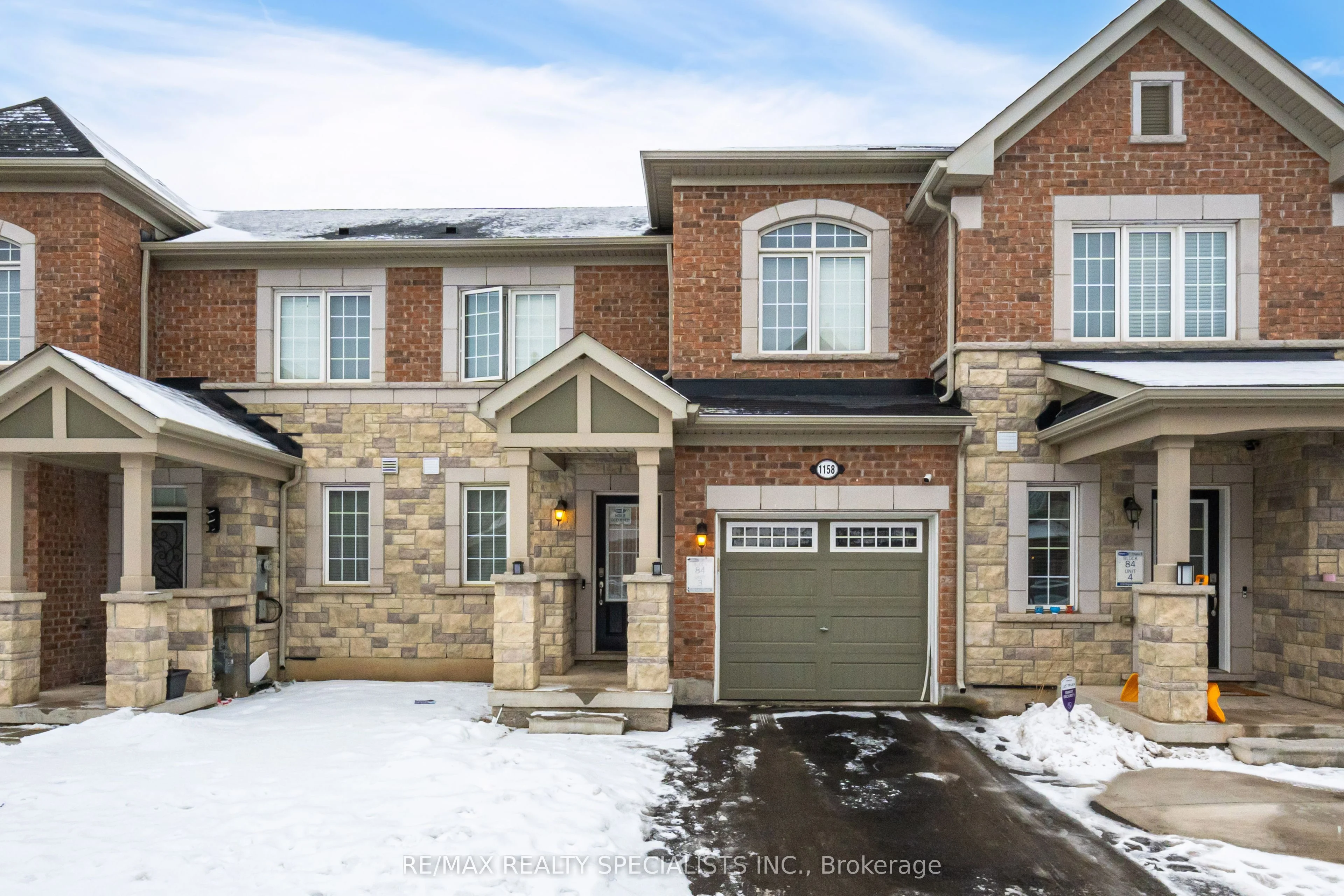 Att/Row/Townhouse in Milton