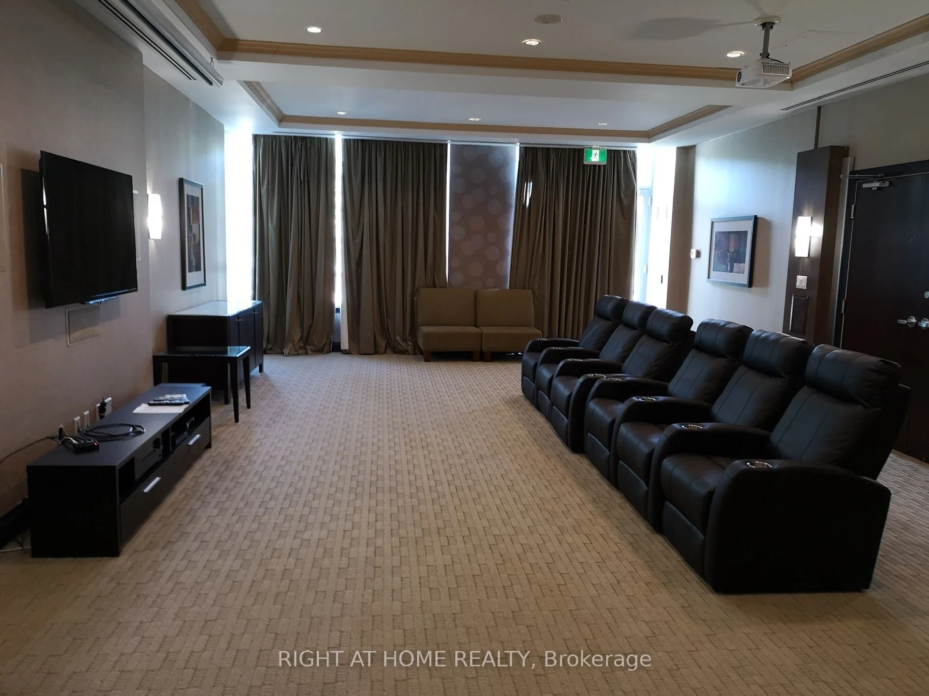 3504 Hurontario Street 605, Mississauga, ON L5B 0B9