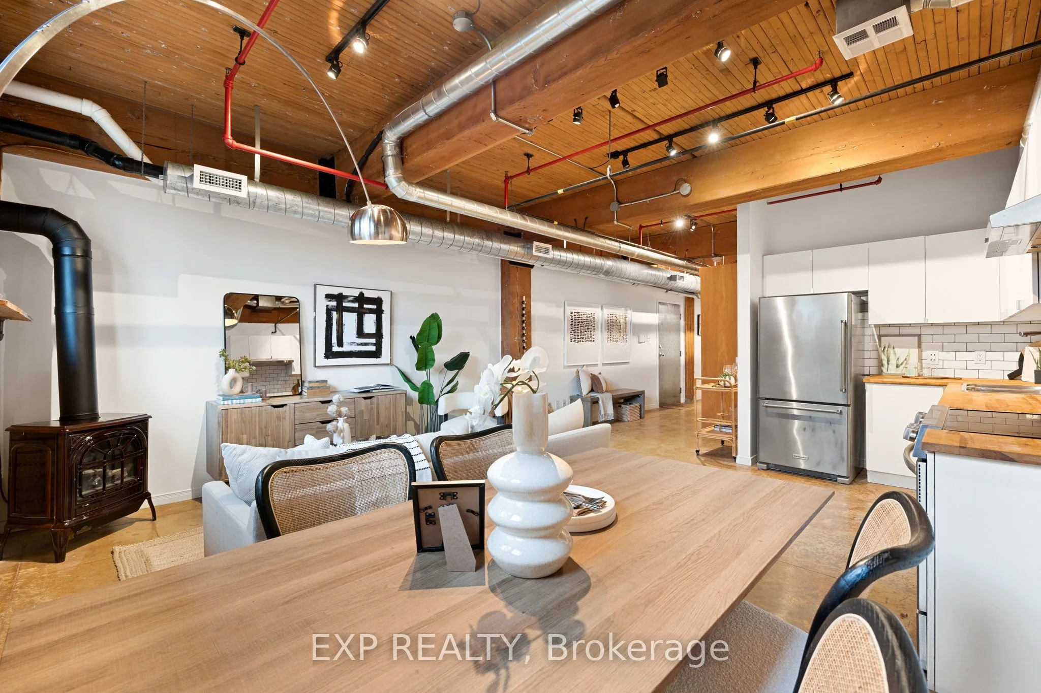 371 Wallace Avenue 2, Toronto W02, On M6p 3n8
