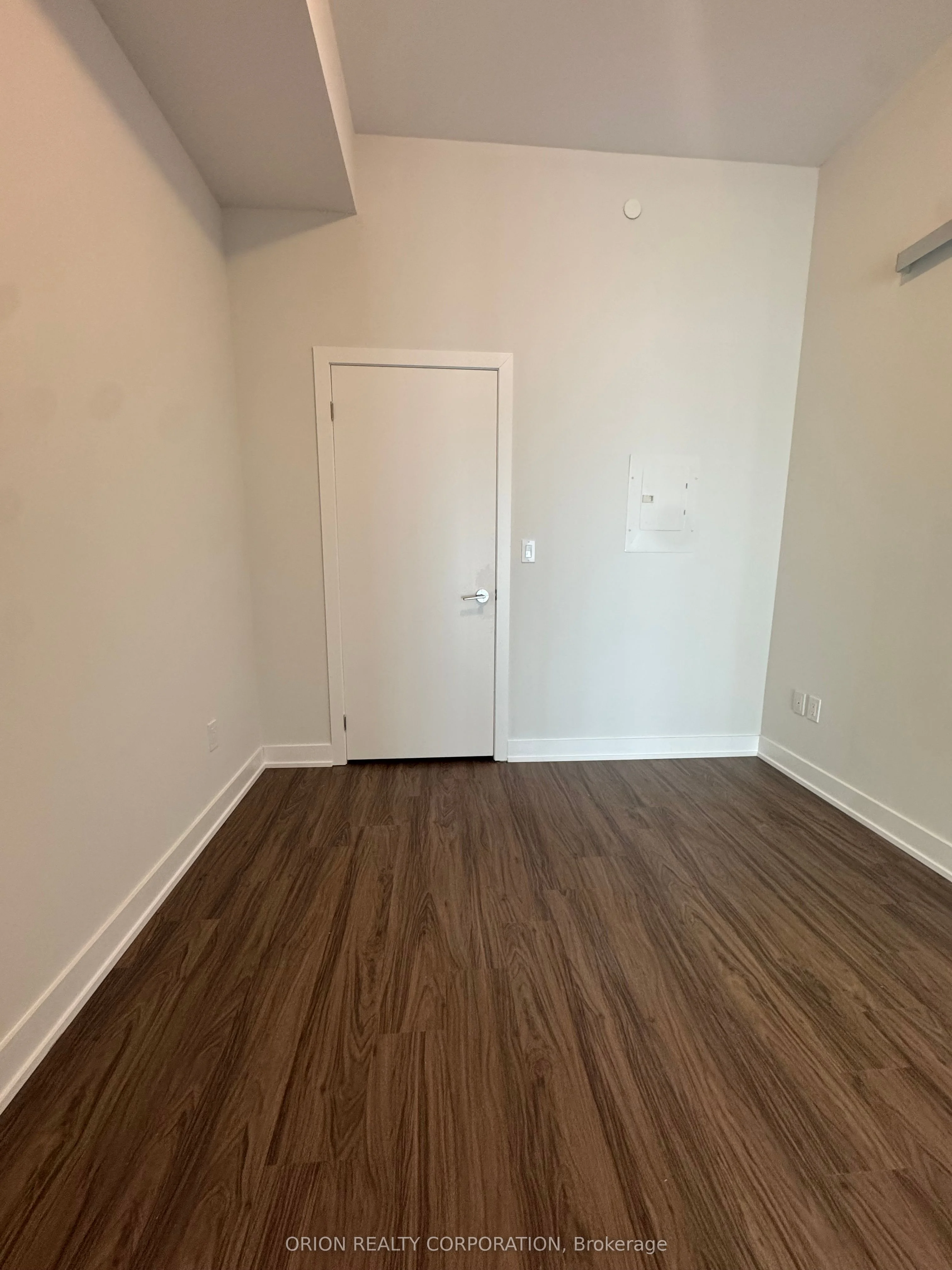 4130 Parkside Village Drive 909, Mississauga, ON L5B 3M8