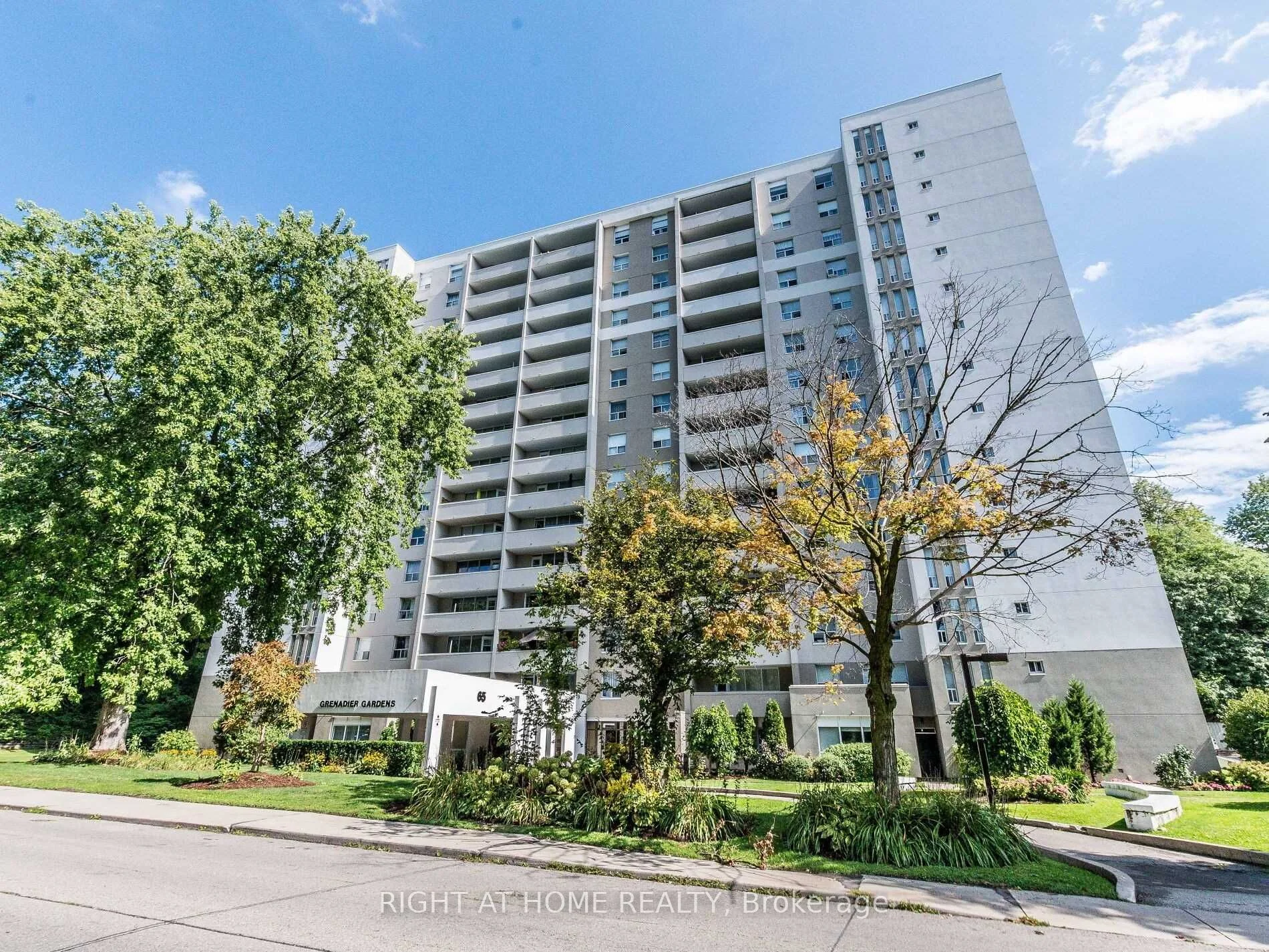 65 Southport Street 1001, Toronto W01, ON M6S 3N6
