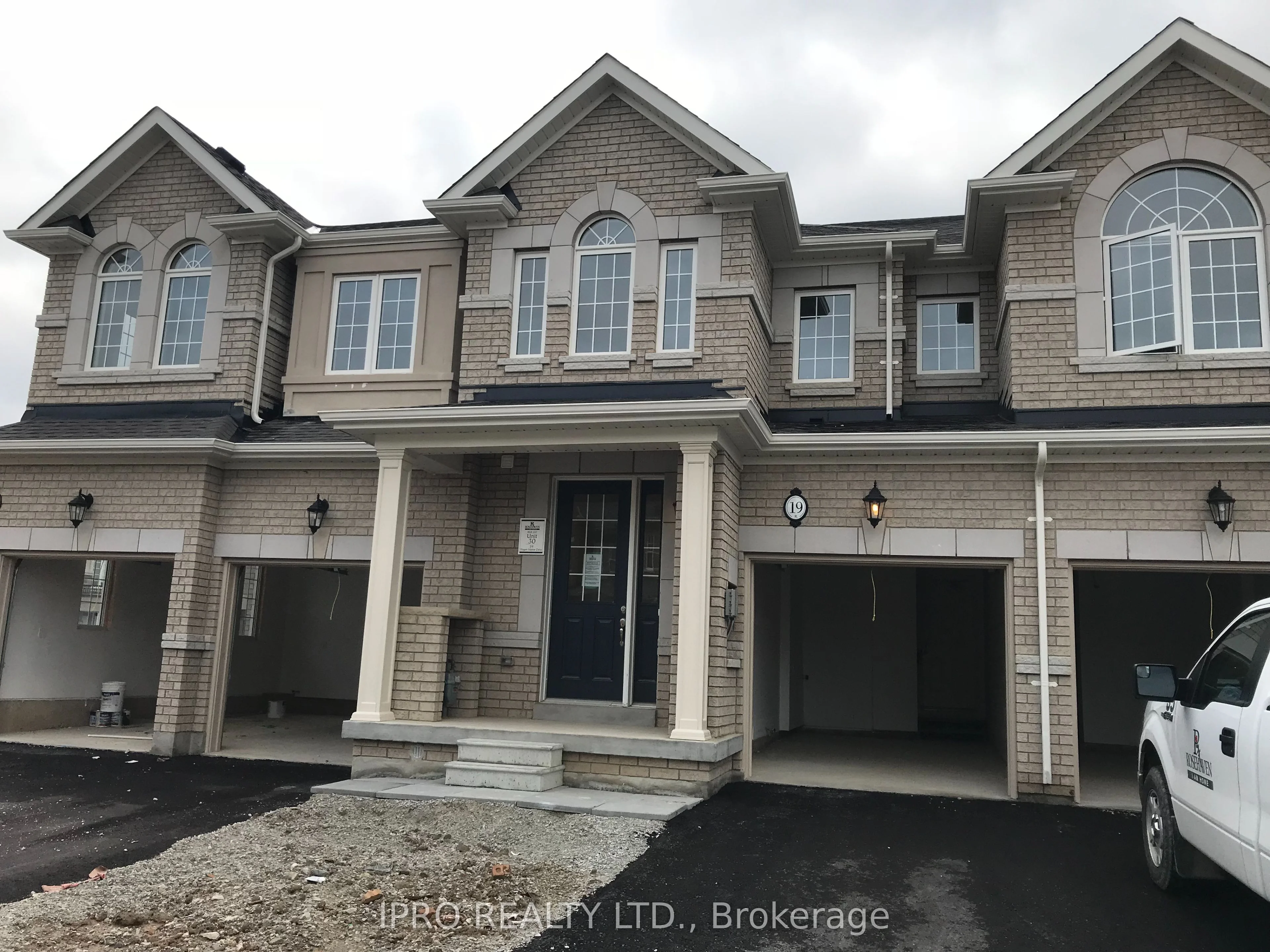 Att/Row/Townhouse in Brampton