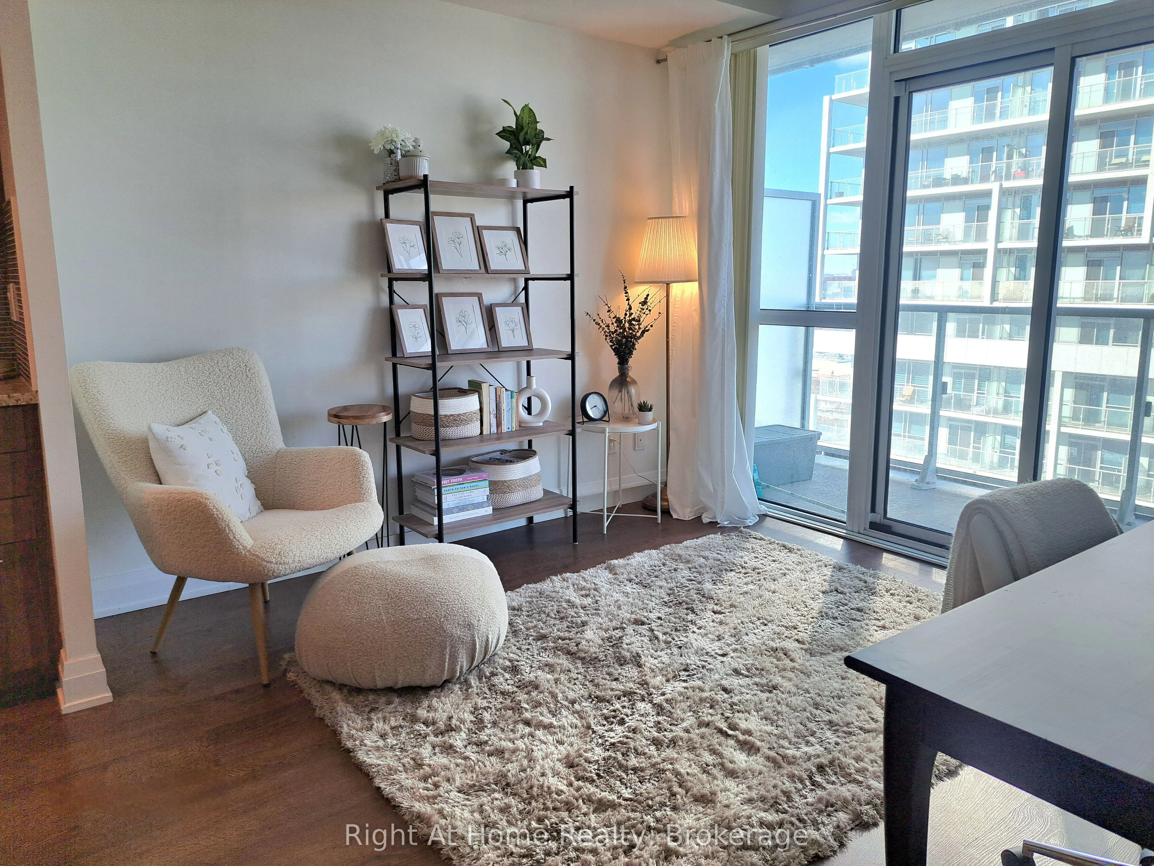 55 Speers Road 1501, Oakville, On L6k 3r6