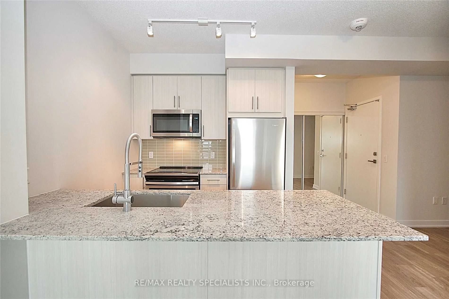 4055 Parkside Village Drive 1521, Mississauga, On L5b 0k8