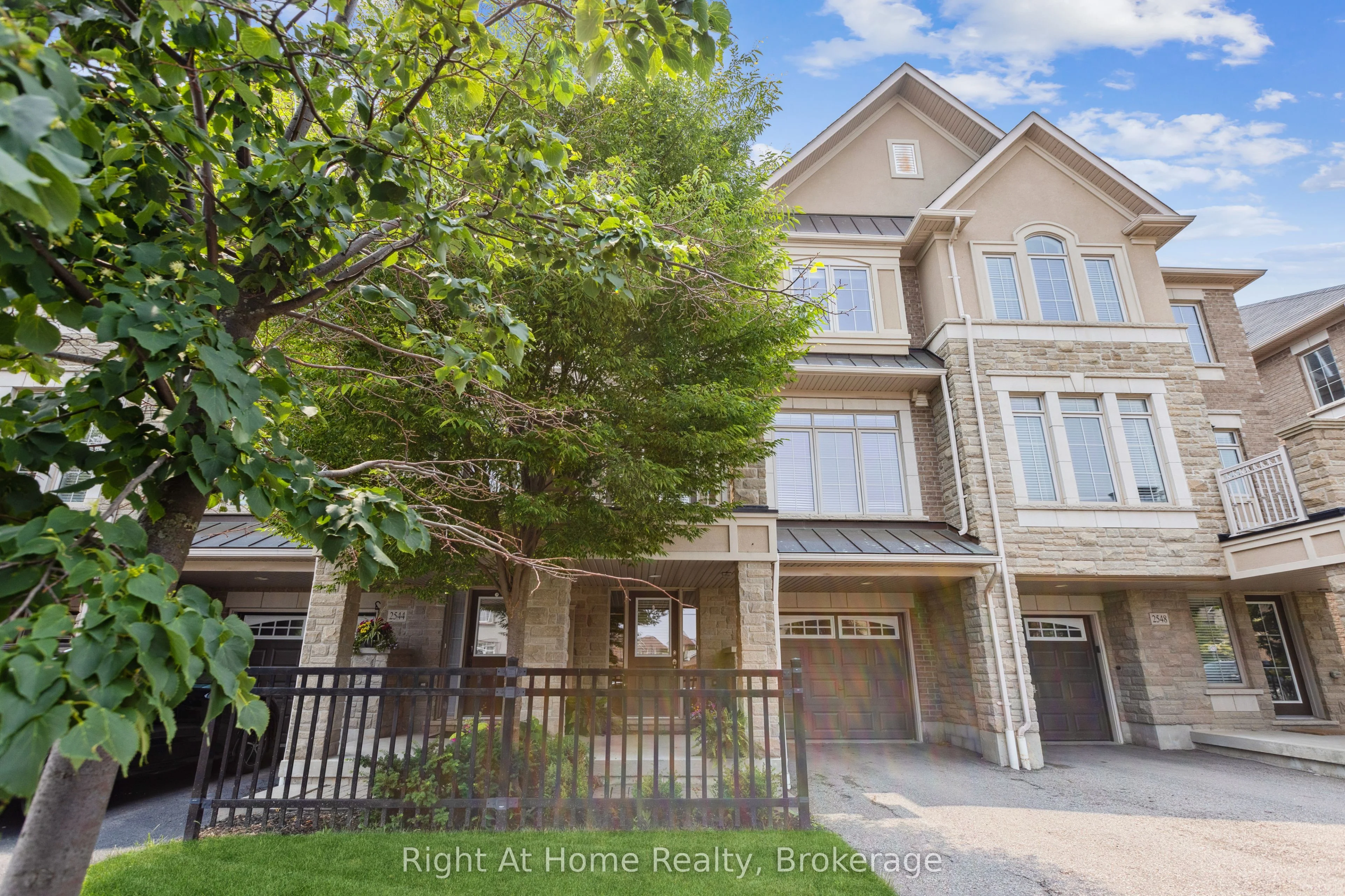 2546 Grand Oak Trail, Oakville, On L6m 0s4