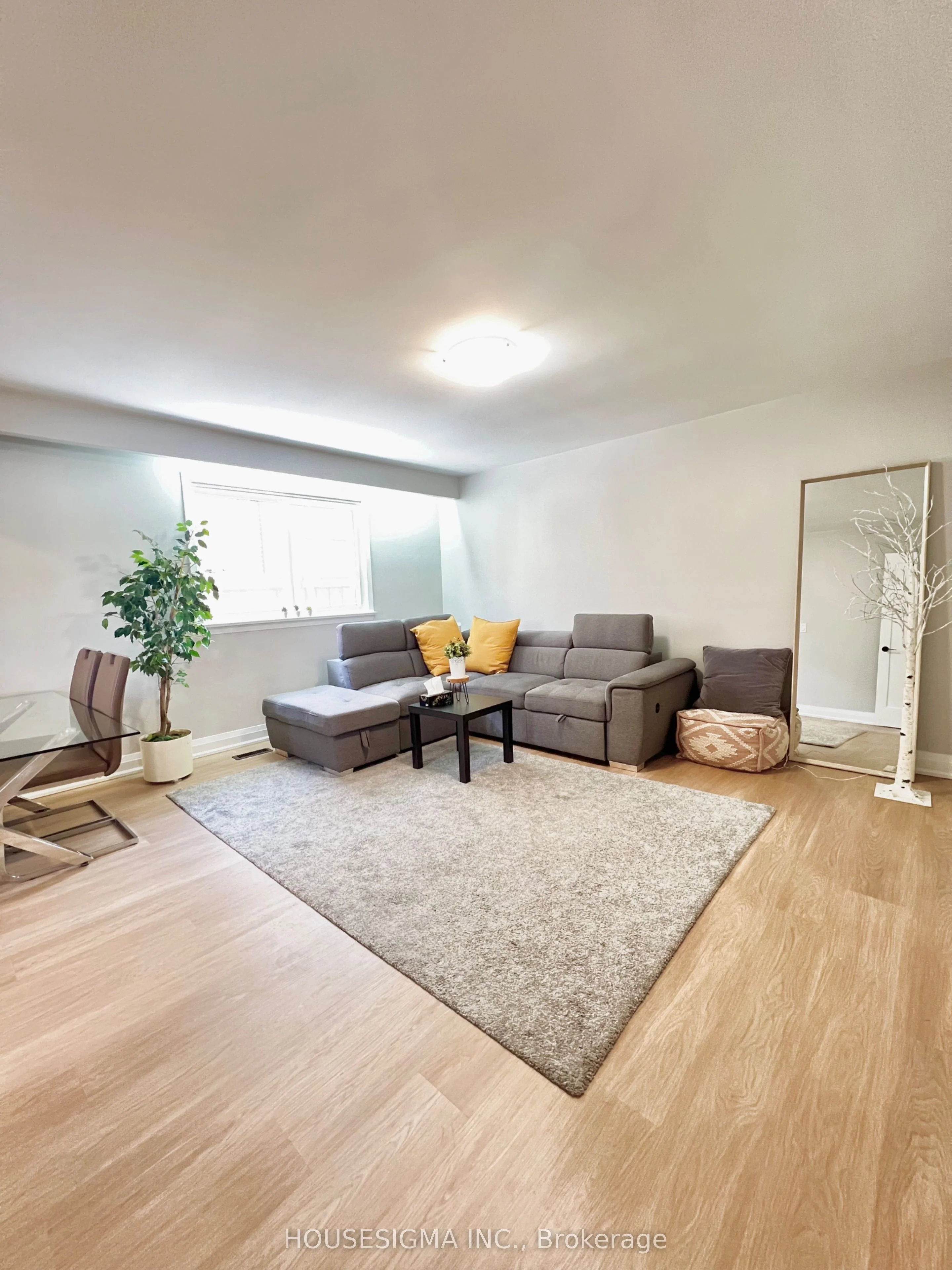 1529 Royal York Road, Toronto W09, On M9p 3b8