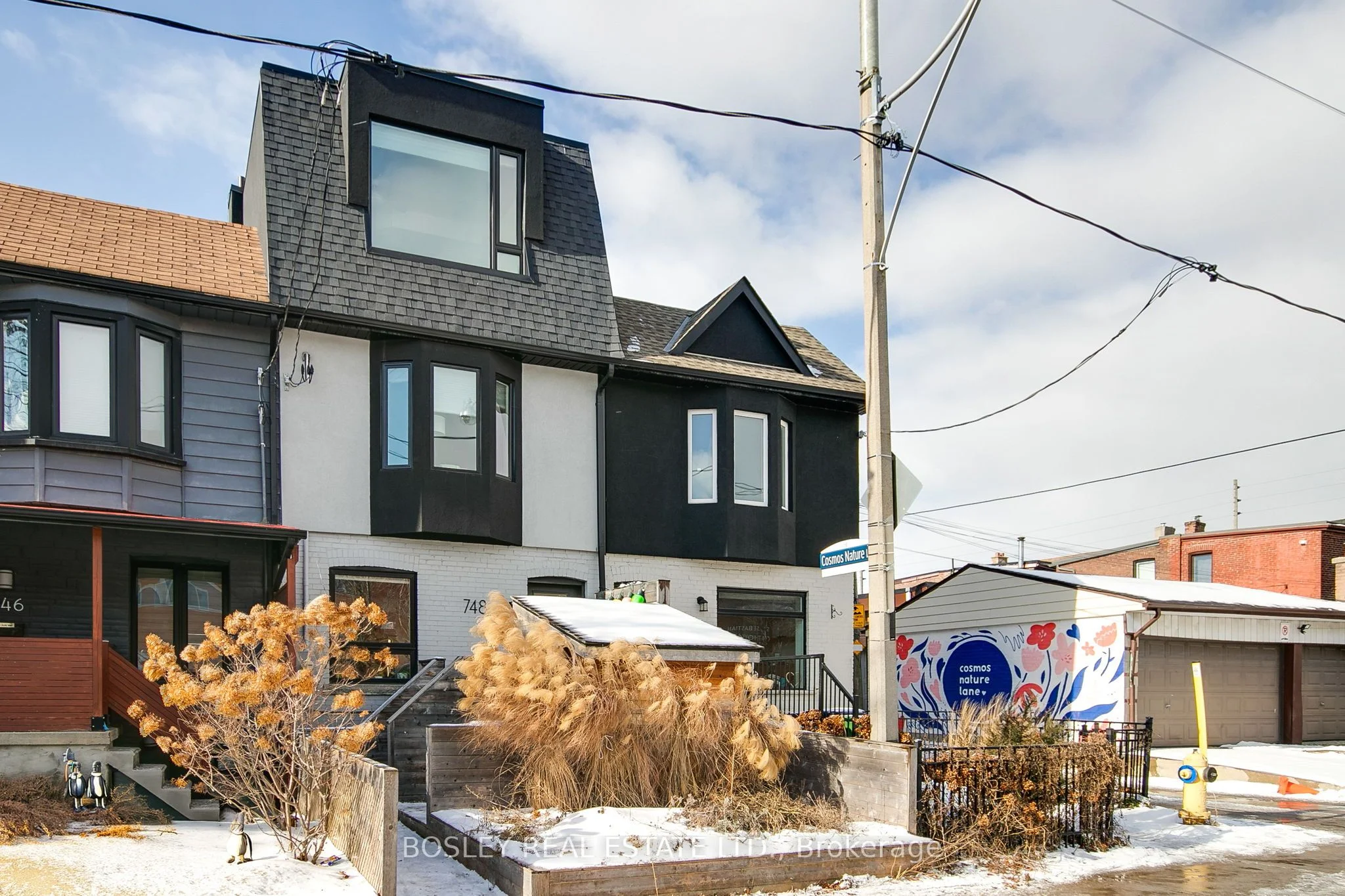Att/Row/Townhouse in Toronto