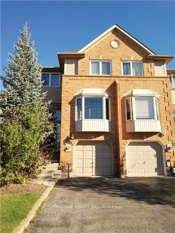 Att/Row/Townhouse in Oakville