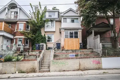 Triplex in Toronto