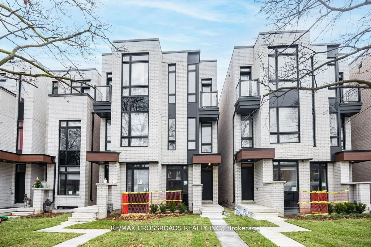 194 Mcroberts Avenue, Toronto W03, On M6e 4p5