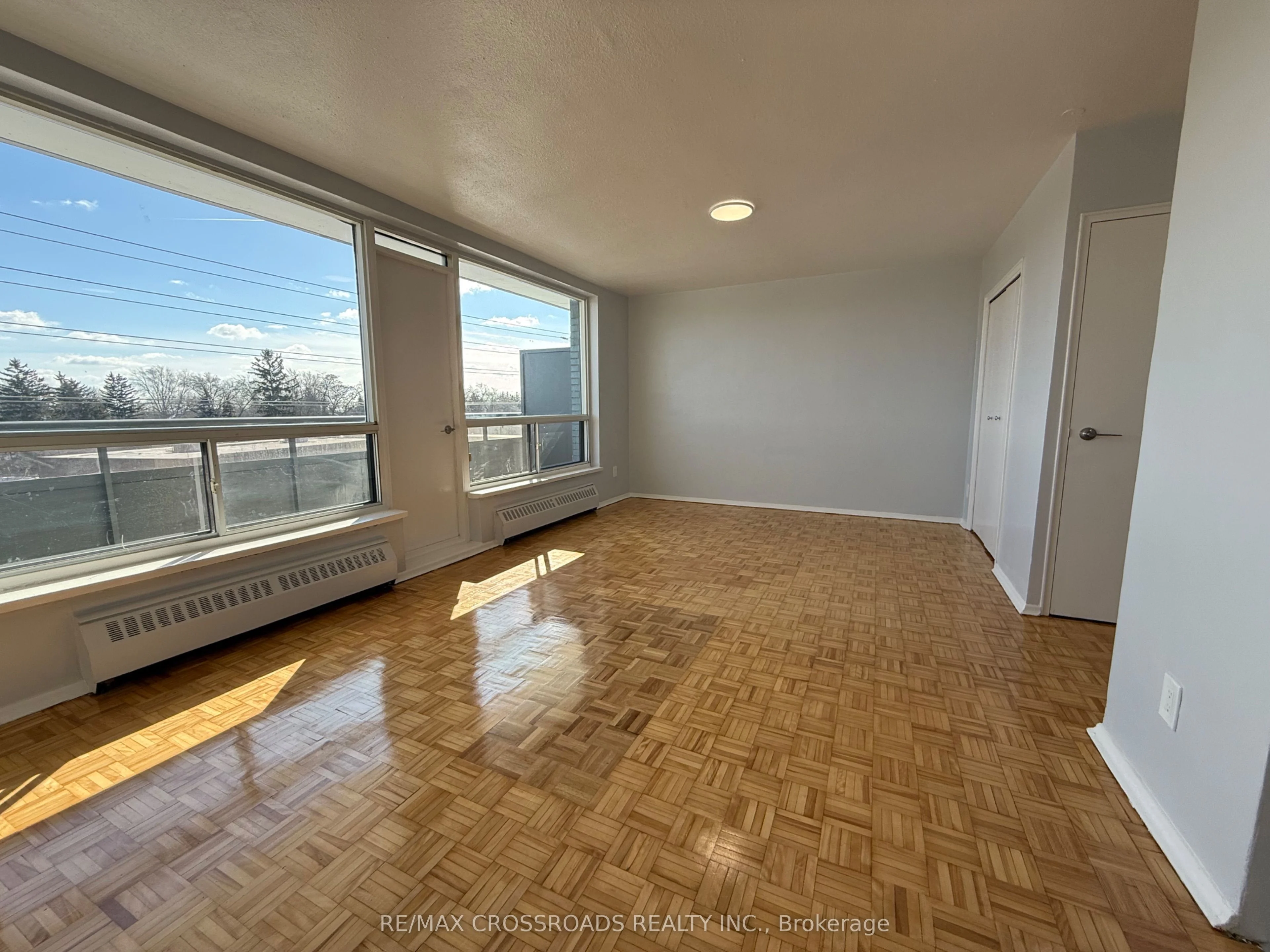 363 Lakeshore Road E 506, Mississauga, ON L5G 1H7