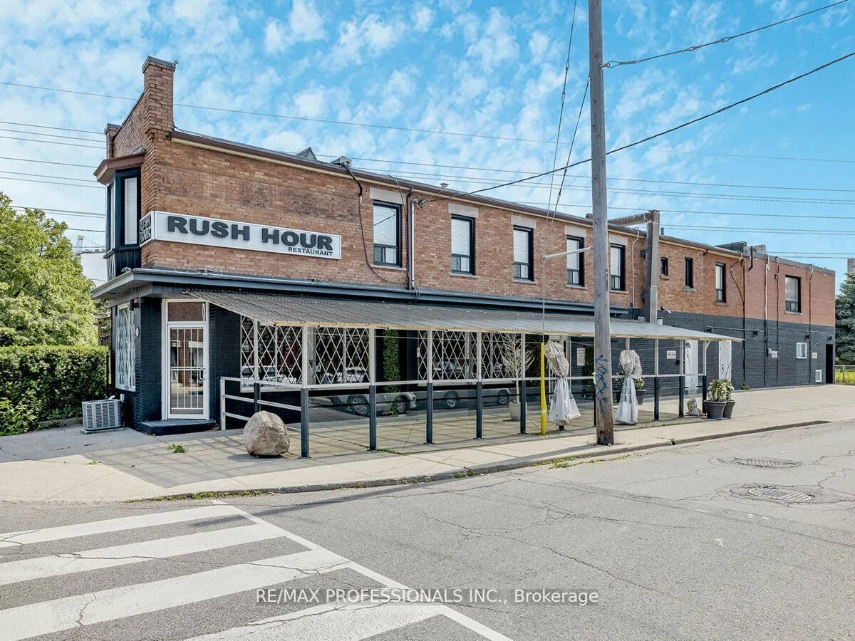 Store W Apt/Office in Toronto