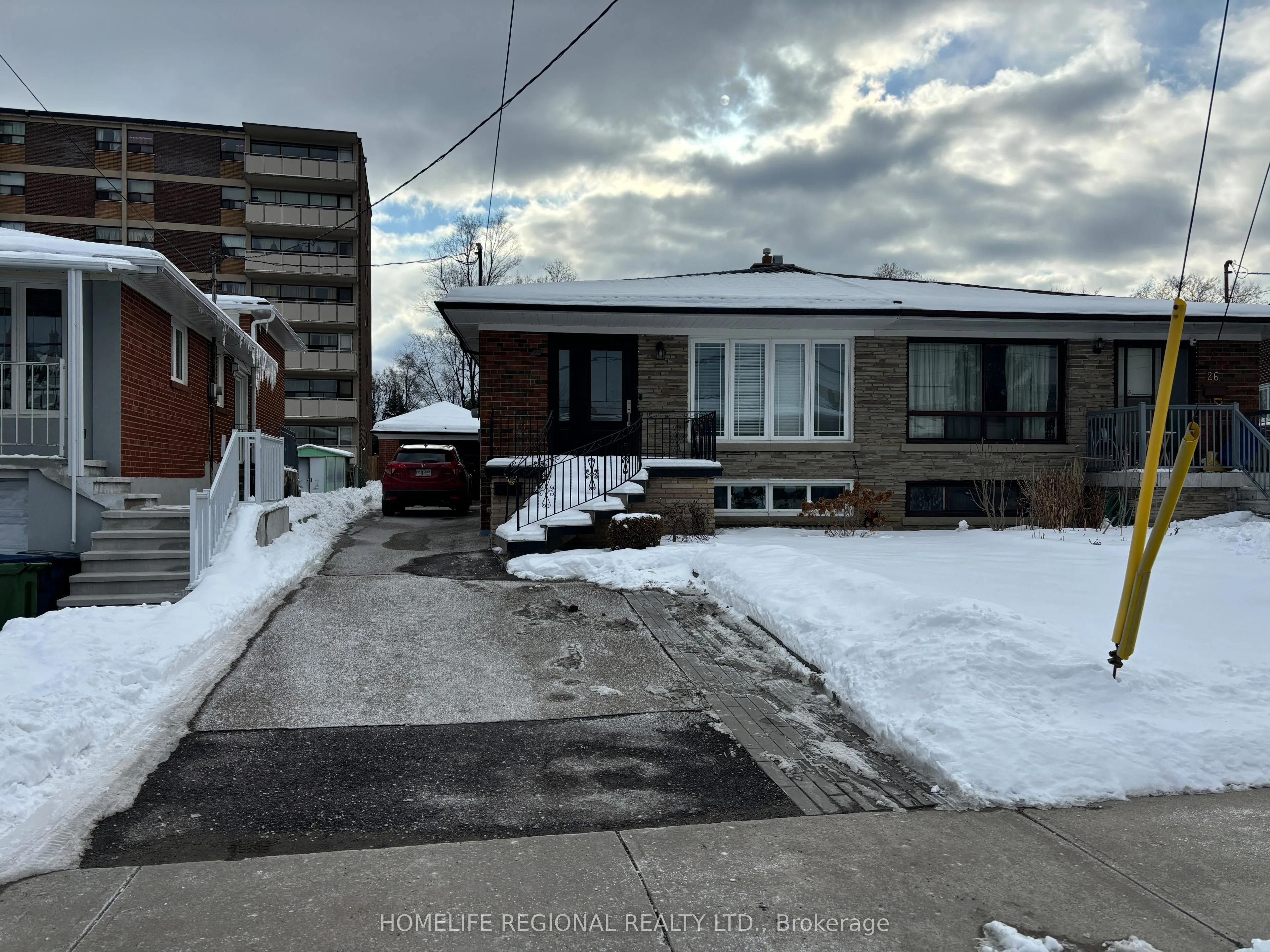 24 Goldcrest Boulevard Bsmnt #1, Toronto W04, On M6l 2x5