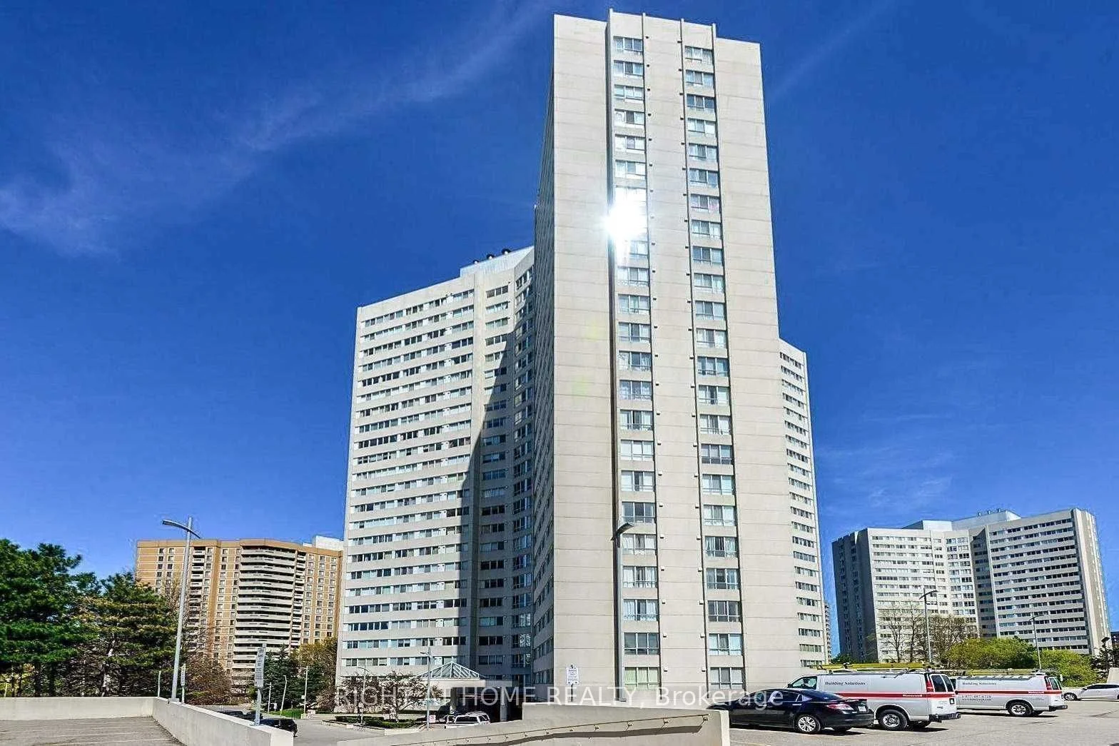 3700 Kaneff Crescent Sph8, Mississauga, On L5a 4b8