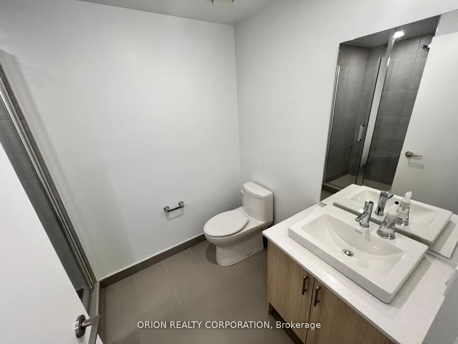 1195 The Queensway W 302, Toronto W08, ON M8Z 1R6