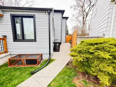 678 Tretheway Drive E Unit #3, Toronto W04, On M6m 4c4