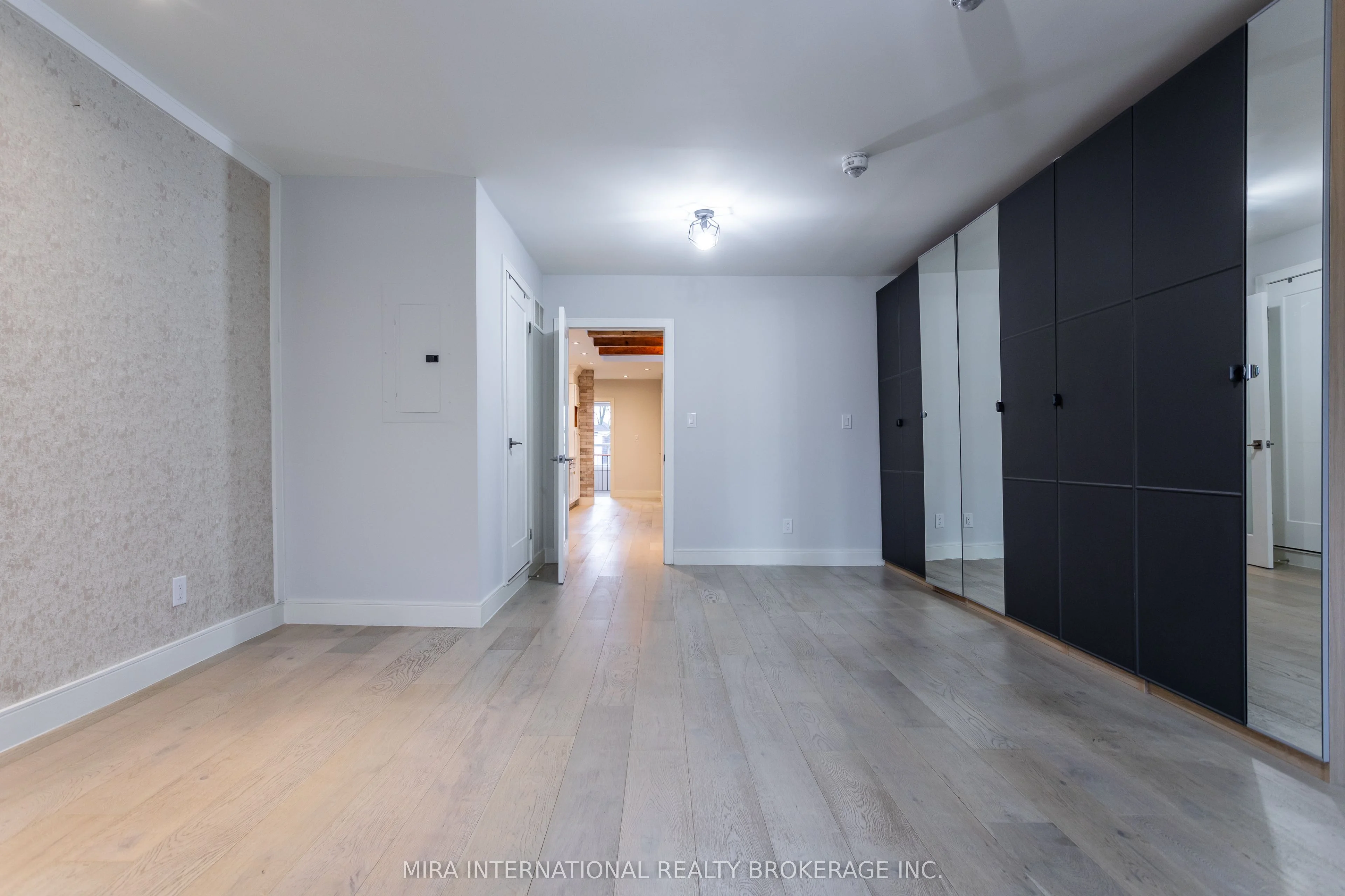 216 Campbell Avenue A, Toronto W02, ON M6P 3V4