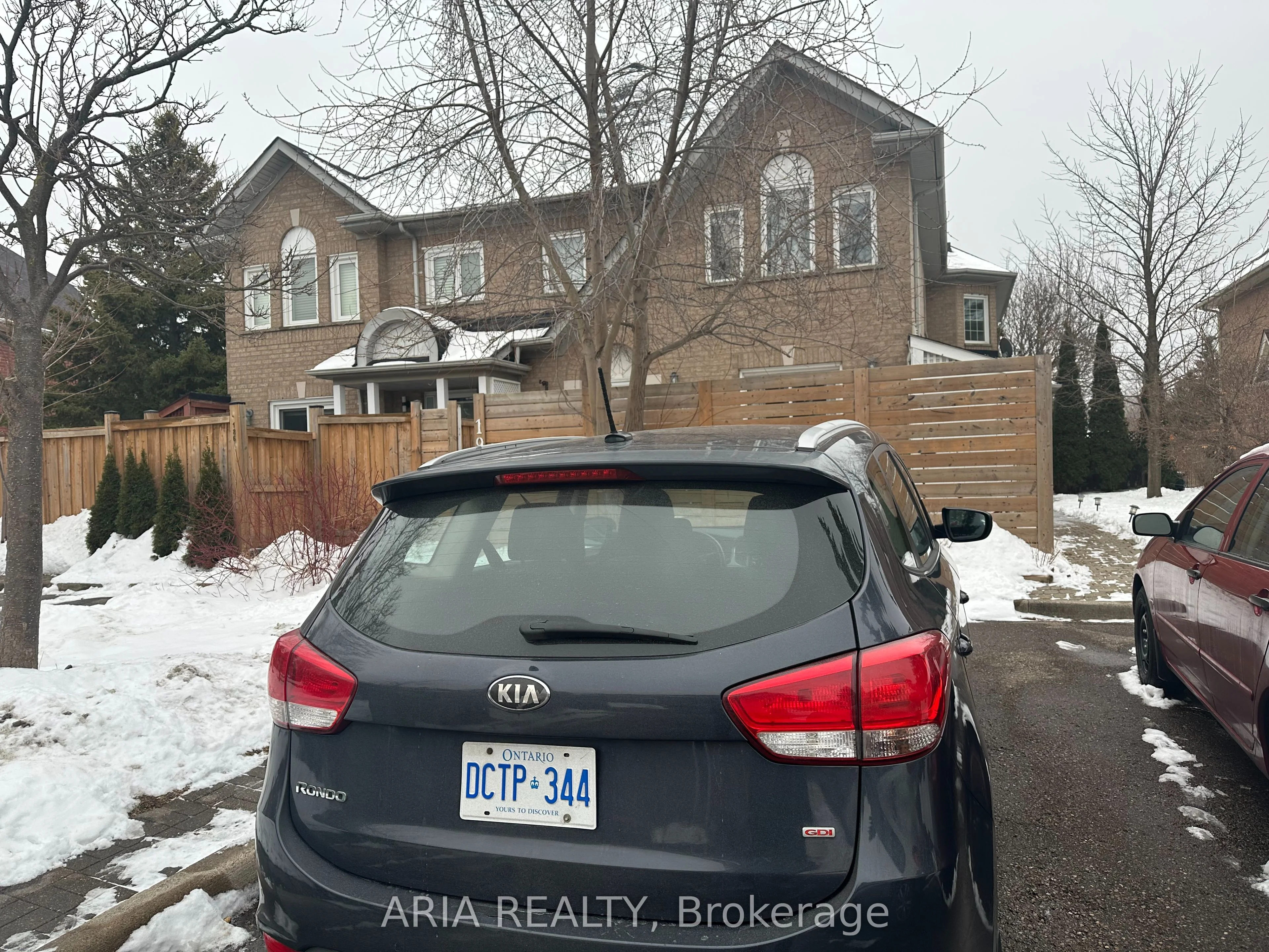 Att/Row/Townhouse in Brampton