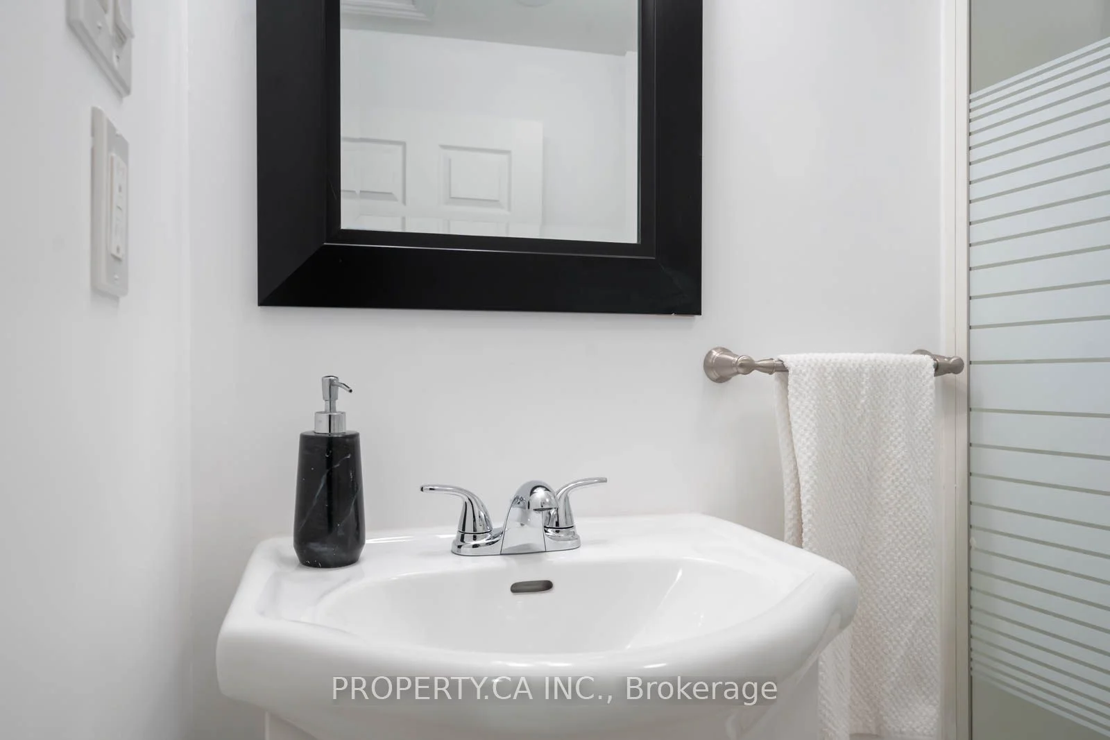 1666 Coram Crescent, Mississauga, ON L4X 1K9