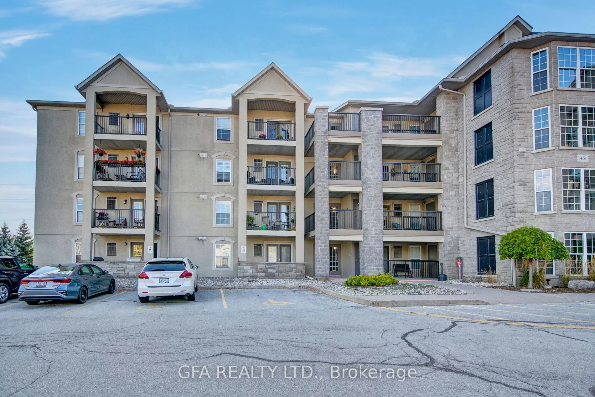 1451 Walkers Line 201, Burlington, On L7m 4p1
