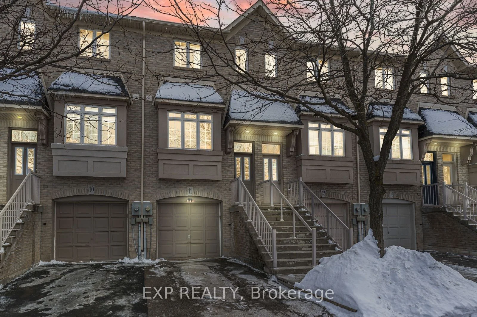 Att/Row/Townhouse in Burlington