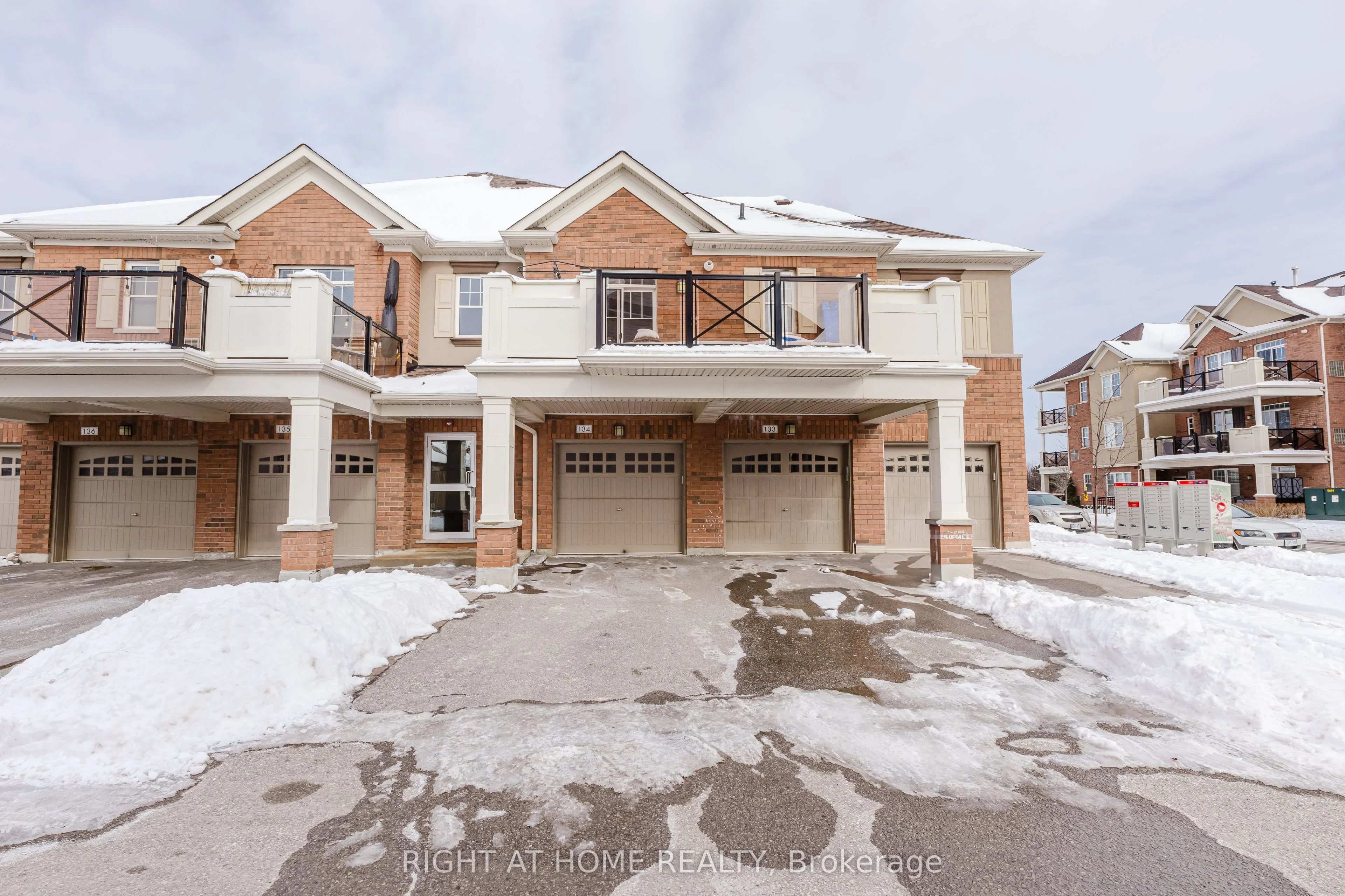 Condo Townhouse in Oakville