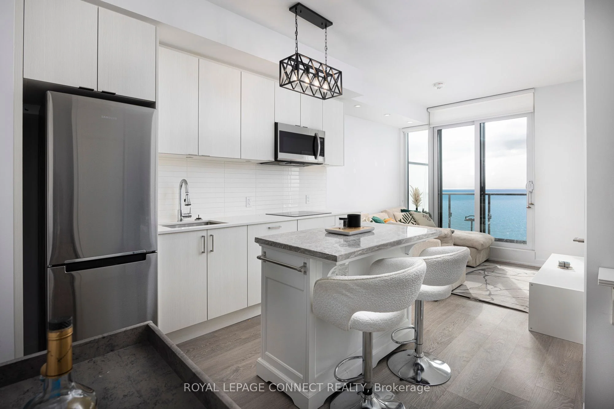 1926 Lake Shore Boulevard W 2209, Toronto W01, On M6s 1a1