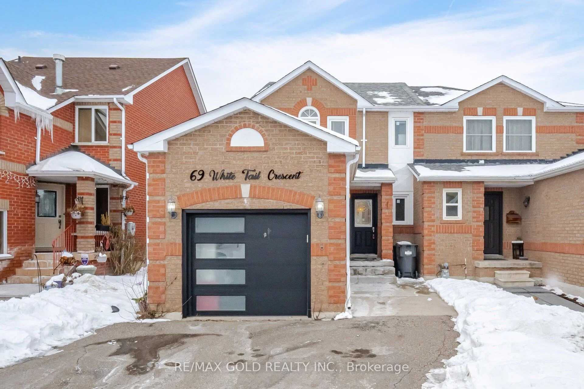 Att/Row/Townhouse in Brampton