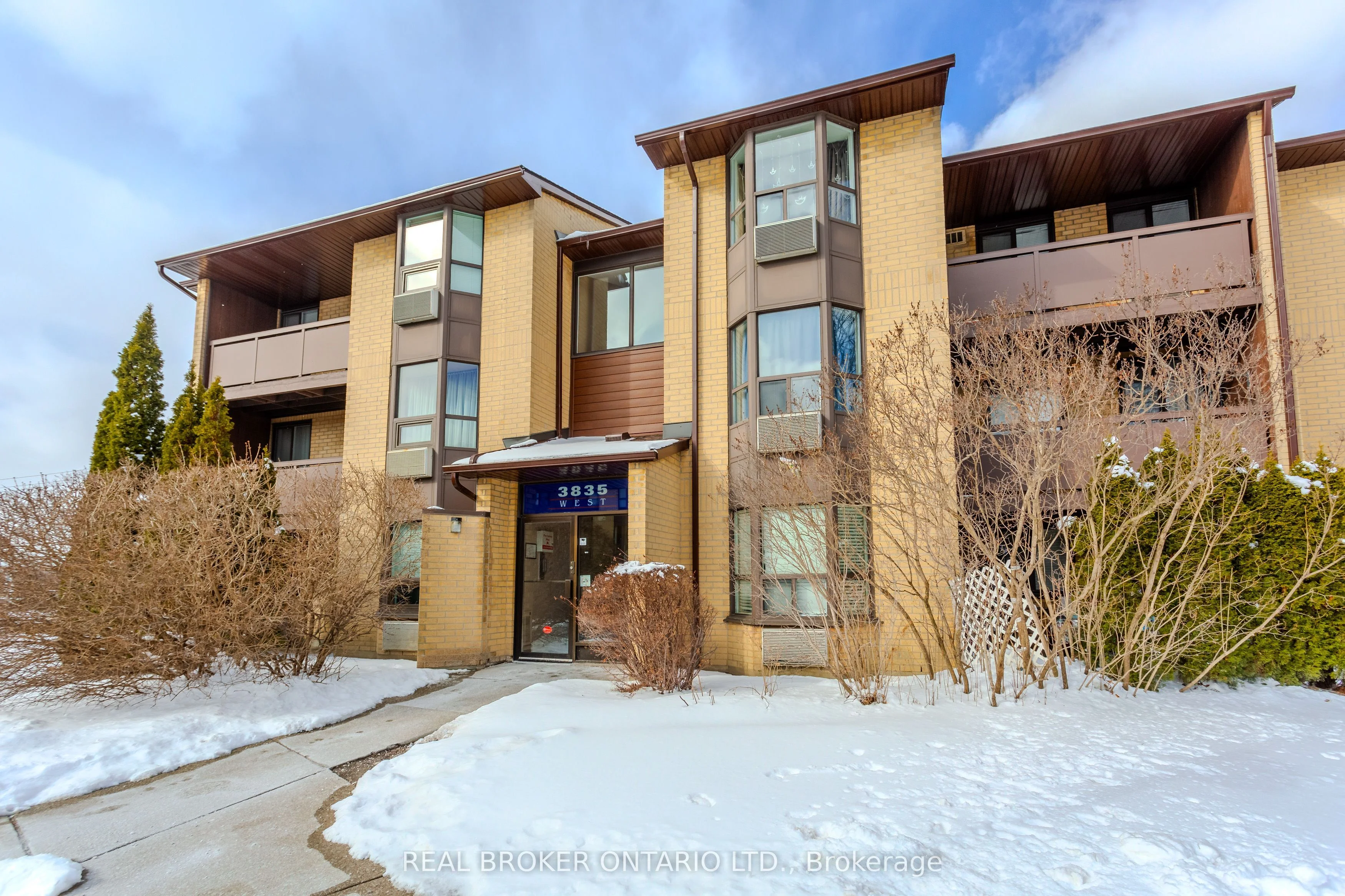 3835 Lake Shore Boulevard W 205, Toronto W06, On M8w 1r2