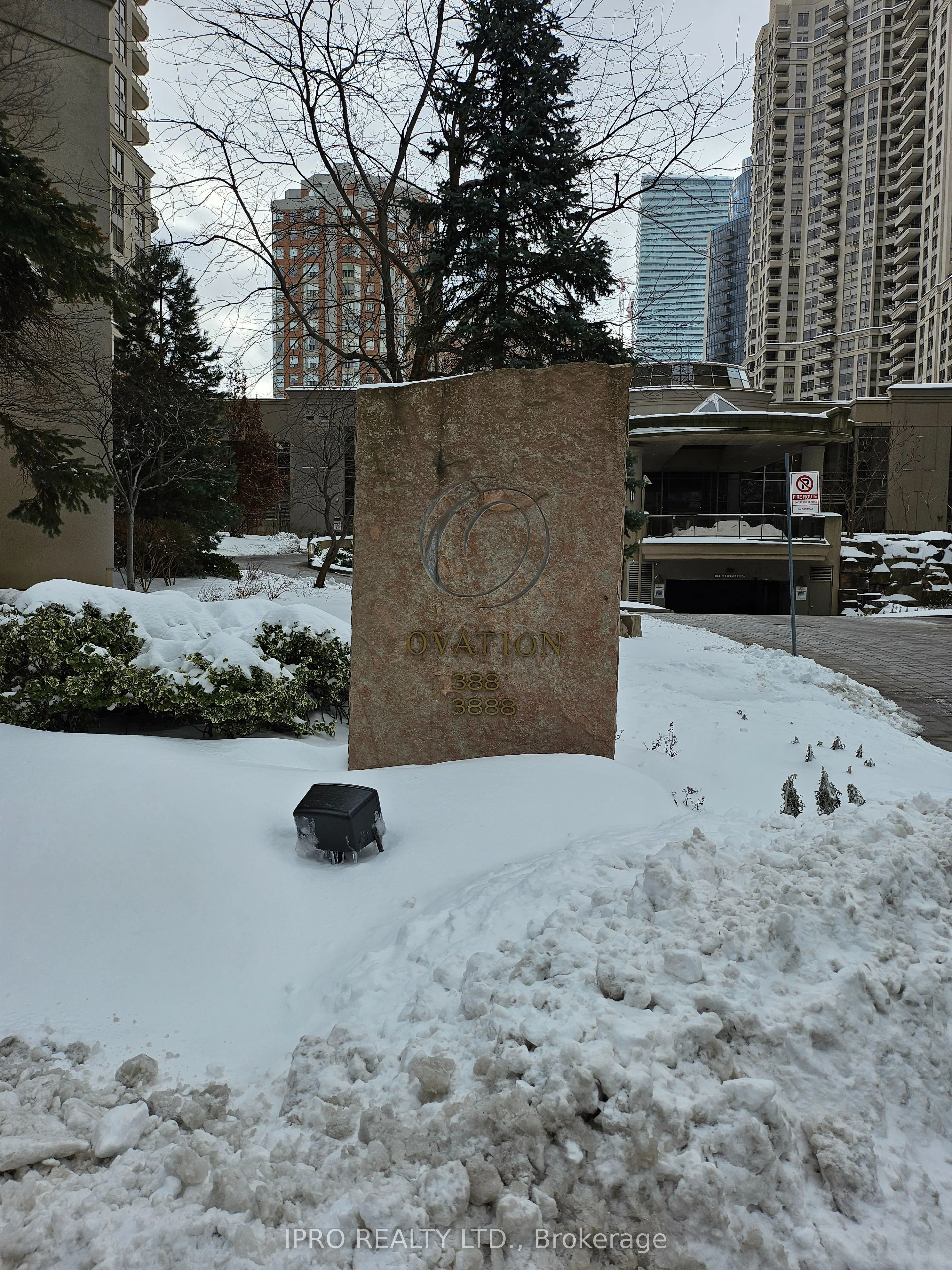 3888 Duke Of York Boulevard 931, Mississauga, On L5b 4p5